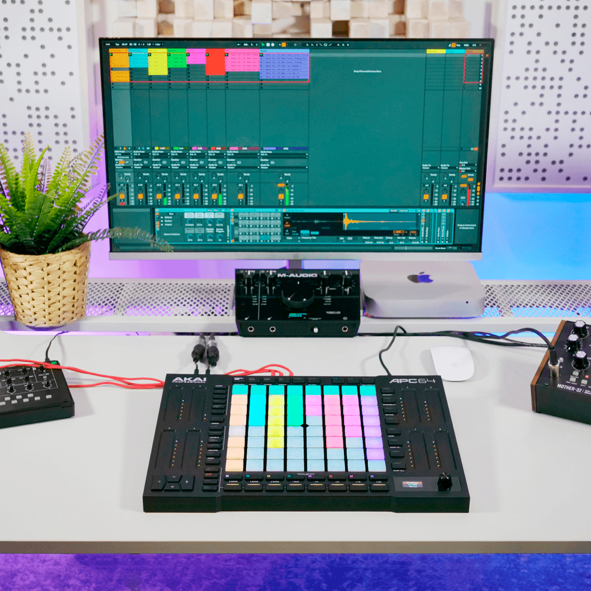 AKAI APC64: Controlador USB-MIDI com 64 Pads RGB e Integração com