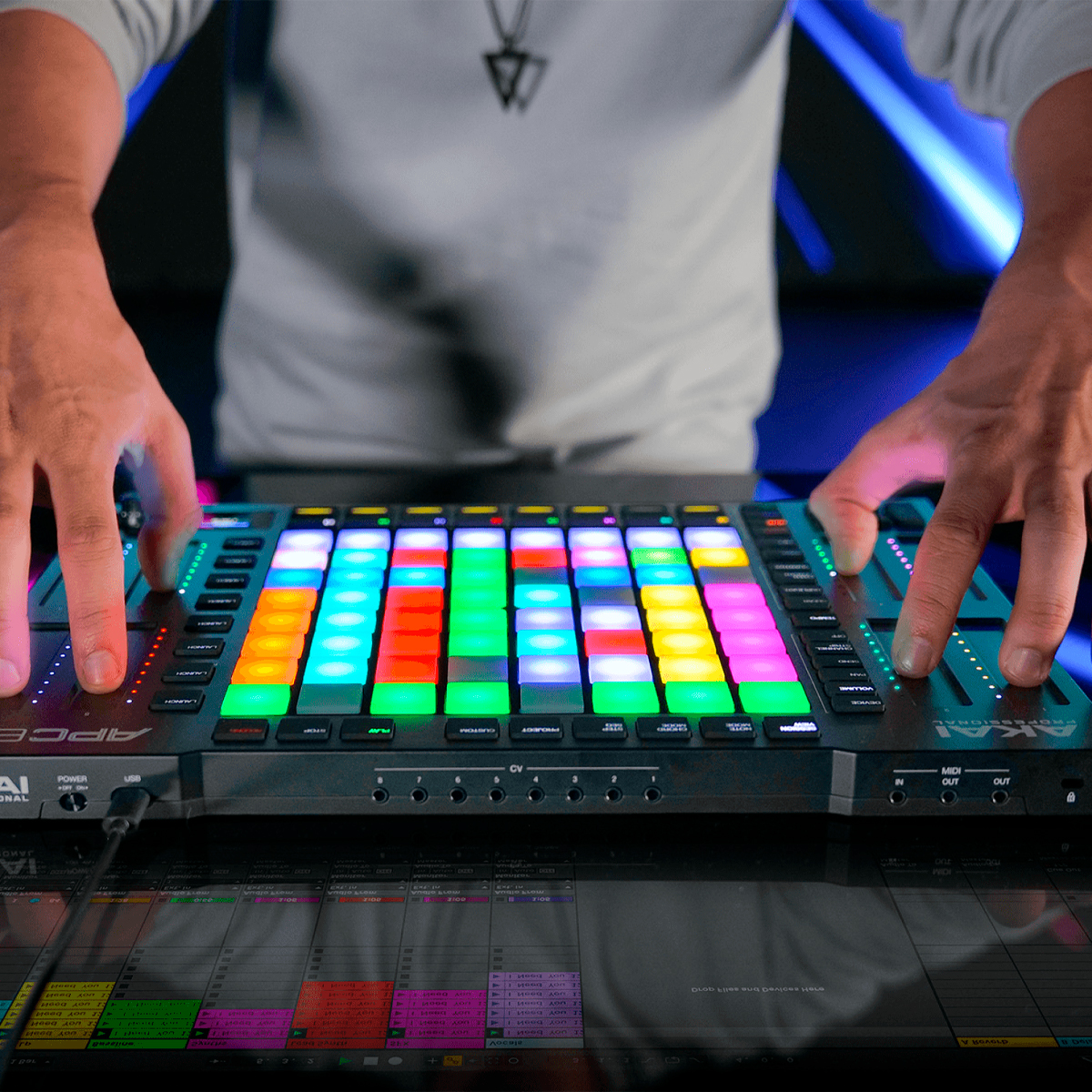 AKAI APC64: Controlador USB-MIDI com 64 Pads RGB e Integração com