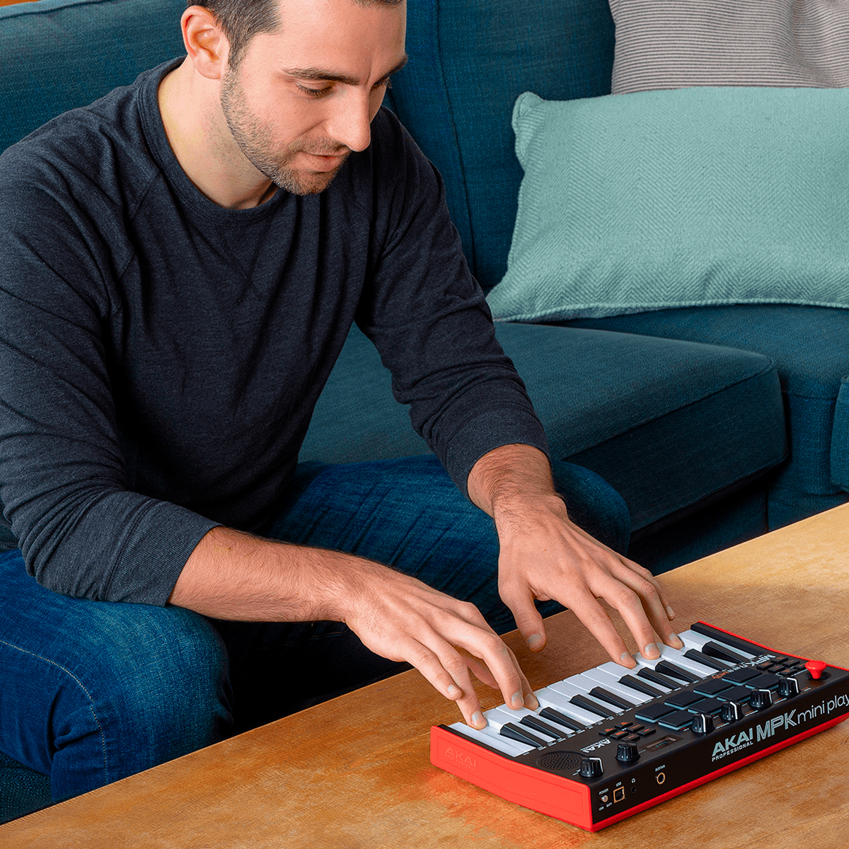 AKAI MPK mini Play mk3: Controle MIDI com 25 Teclas, Pads e Alto