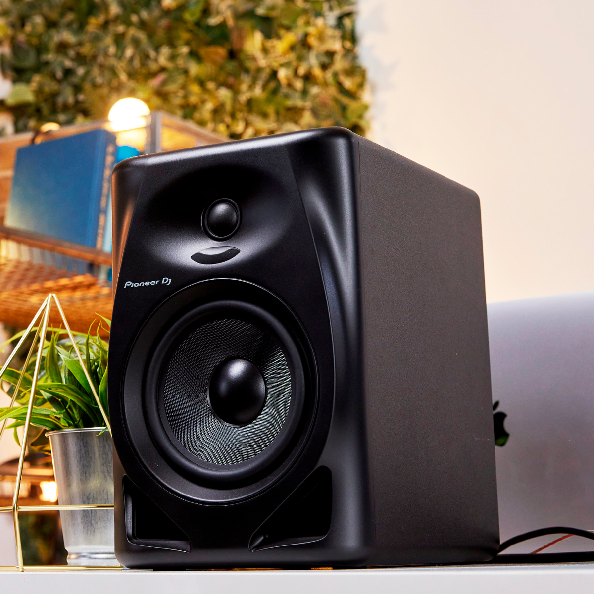 Aperfeiçoe sua audição com os Monitores Bluetooth Pioneer DM-40D