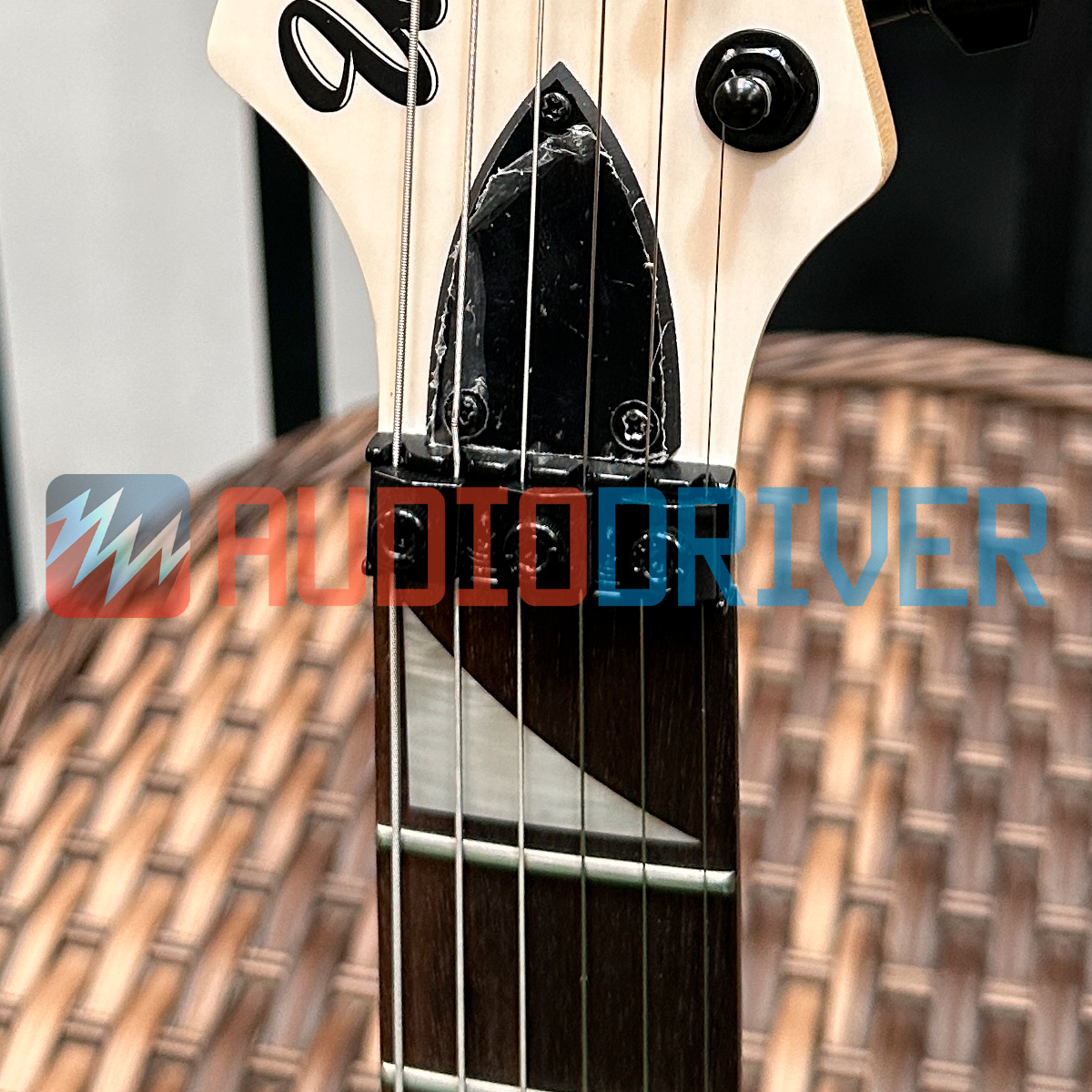 Guitarra Super Strato Waldman WIG450X TWHS – Toque com Estilo e