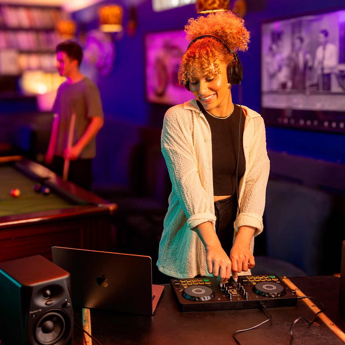 AlphaTheta DDJ-FLX2 – Sucessora da DDJ-200 com Bluetooth
