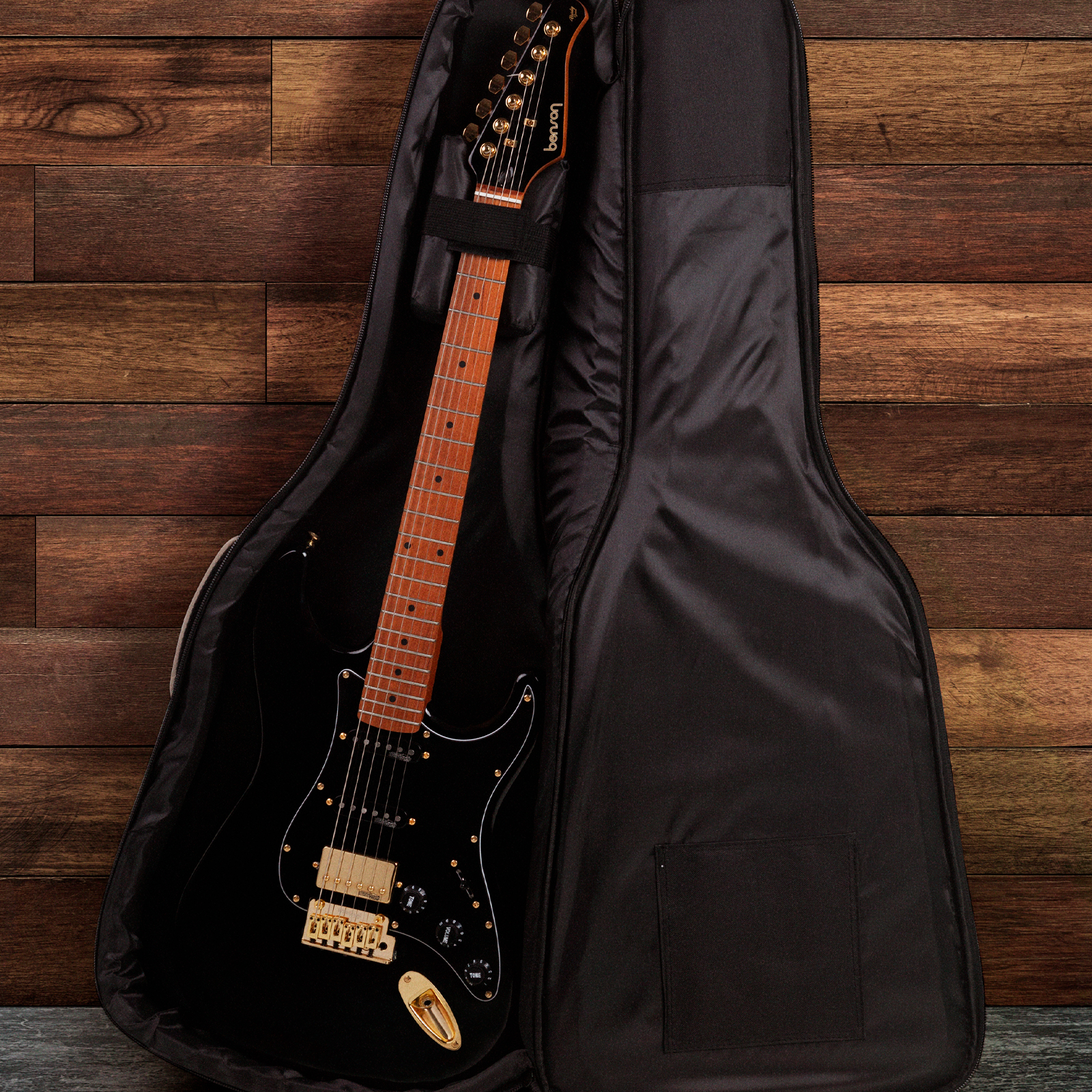 Guitarra Benson Hardy S 902 HSS Black and Gold com Bag Deluxe
