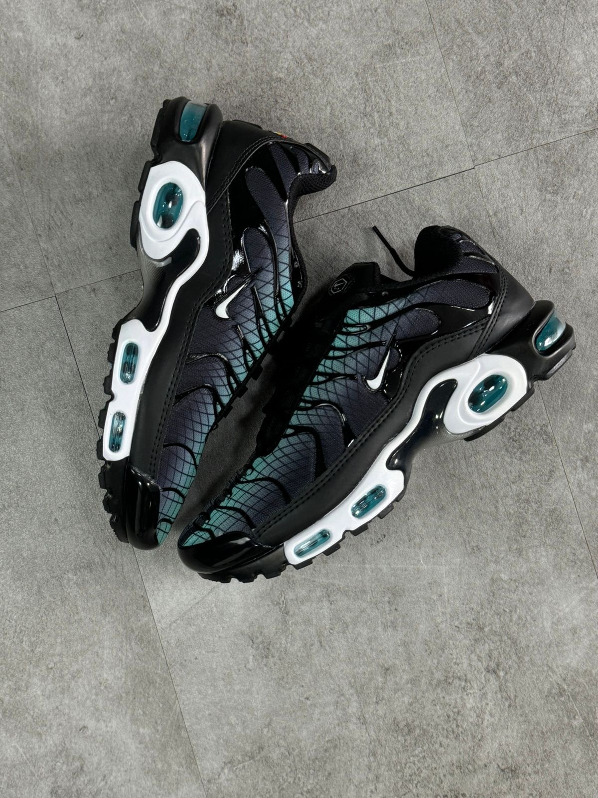 TENIS NIKE TN VERDE AGUA PRETO