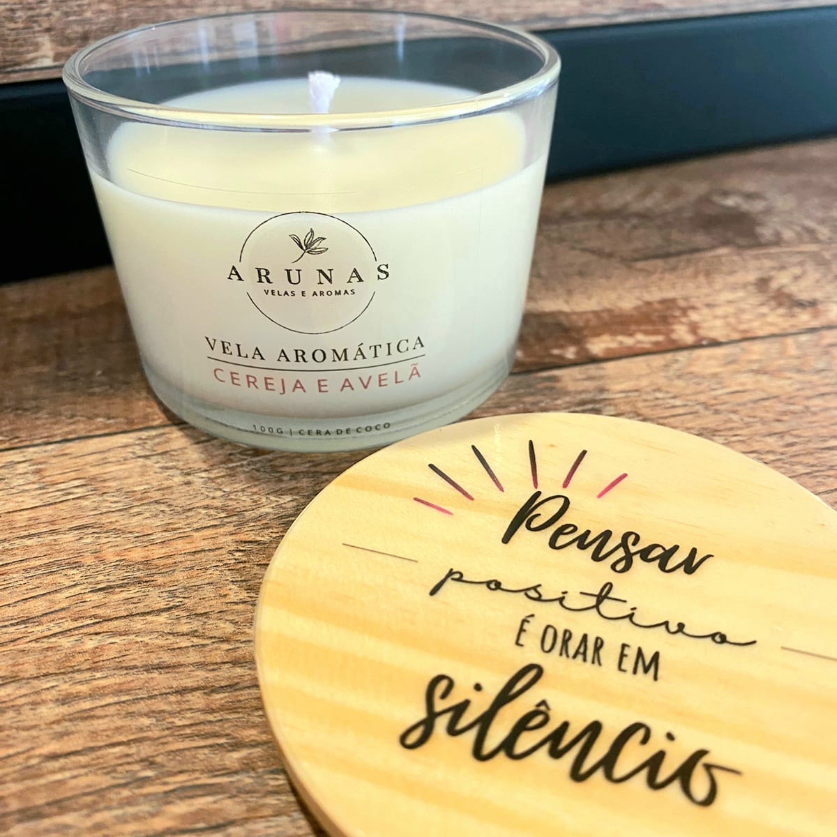 Vela Aromática com Frase Motivacional - Arunas | Velas e Decor