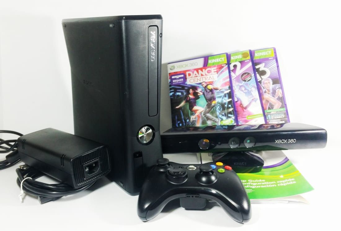 Console Xbox 360 Super Slim 4gb 2 Controles E Jogos - Usado