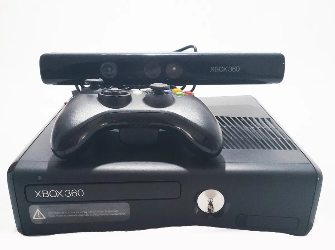 XBOX 360 SLIM DESTRAVADO COM 1 CONTROLE KINECT E 15 JOGOS 