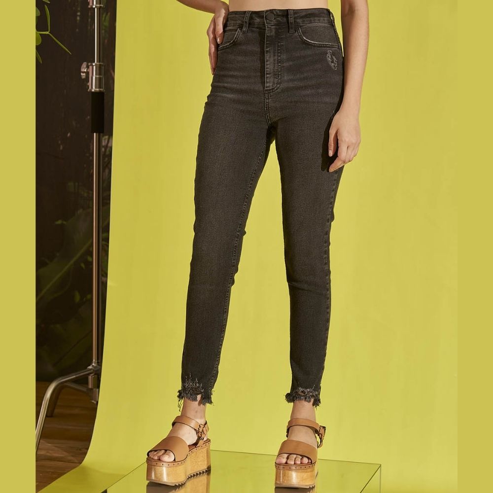 Calça Colcci Jeans Bruna Stretch Feminina Preta - Dom Store Multimarcas  Vestuário Calçados Acessórios
