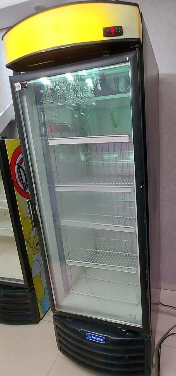 Freezer Expositor Vertical 600 Lt 220V Metalfrio [Usado] Ilha das