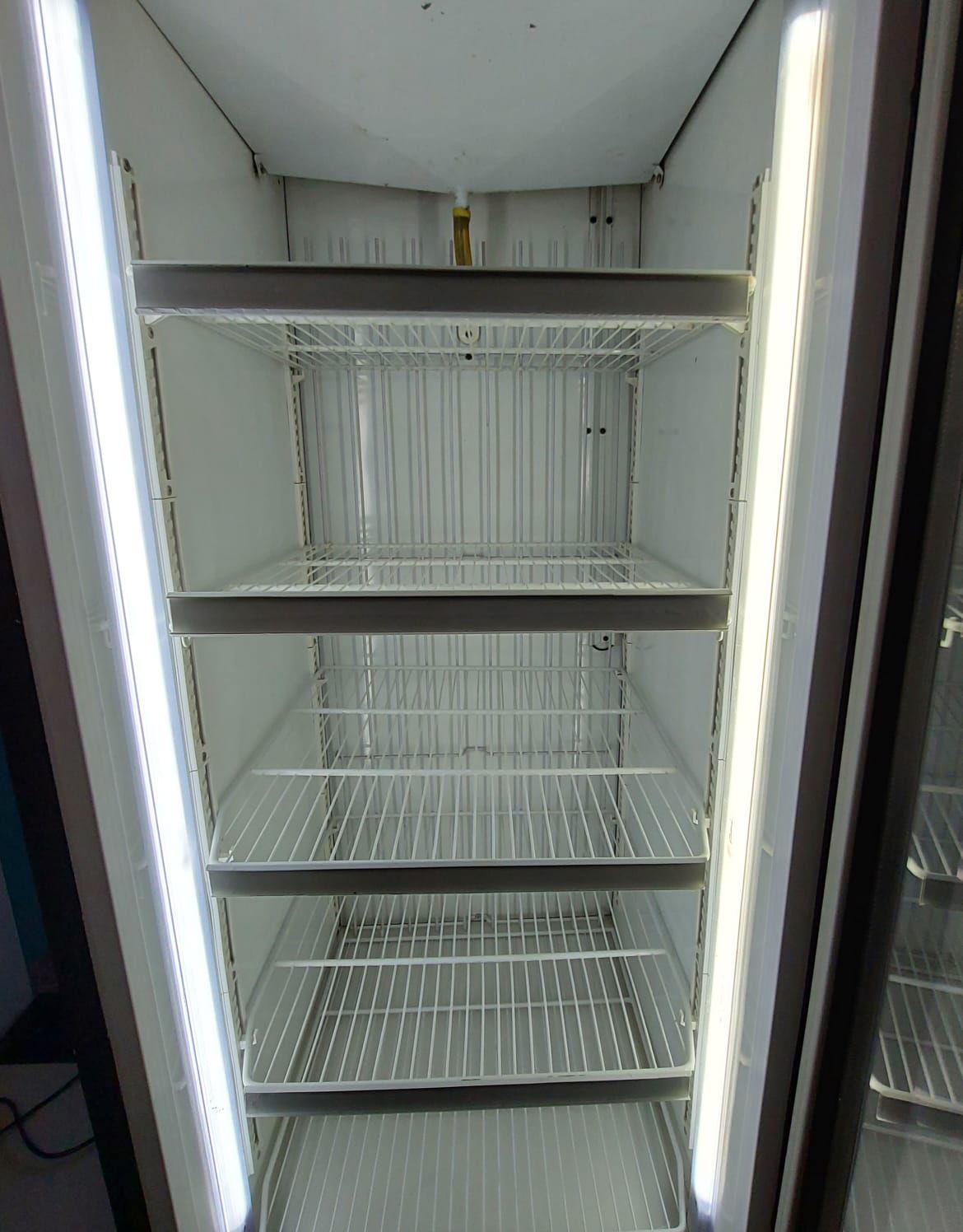 Freezer Expositor Vertical 600 Lt 220V Metalfrio [Usado] Ilha das