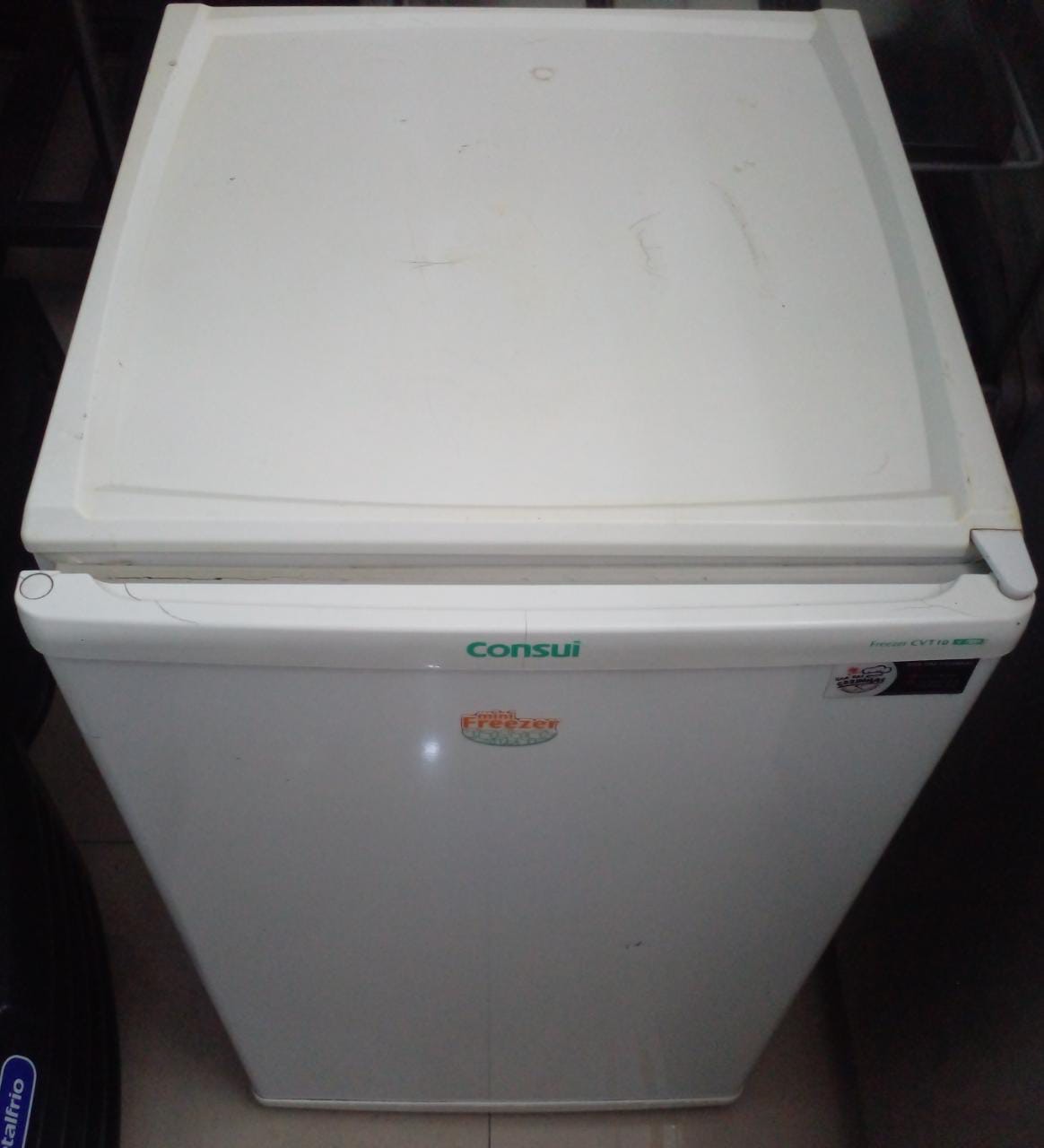 Freezer Compacto/Frigobar 66L. [Usado] Consul CVT10BBBNA 220V Ilha