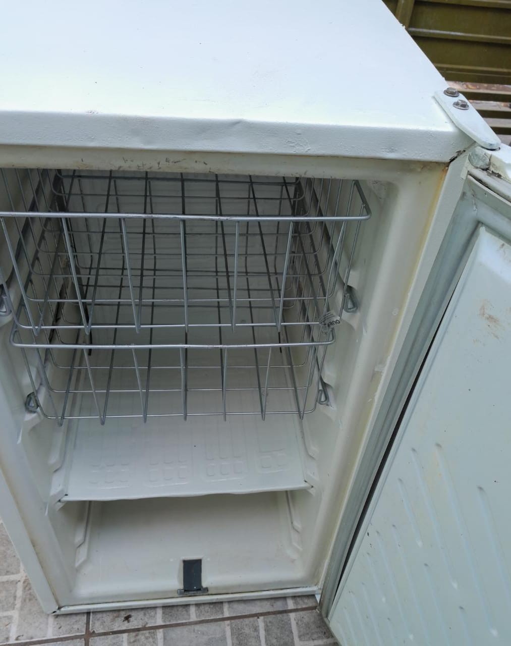 Mini Freezer Vertical/Frigobar 80L. 220V [Usado] Consul Ilha das