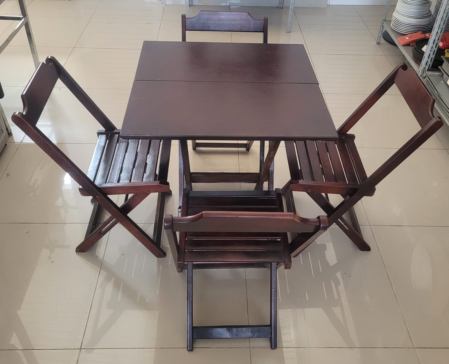 Conjunto Mesa E 4 Cadeiras Imbuia Encosto Reto [Usada] - Ilha das Cozinhas  - Comércio de equipamentos para Bares e Restaurantes