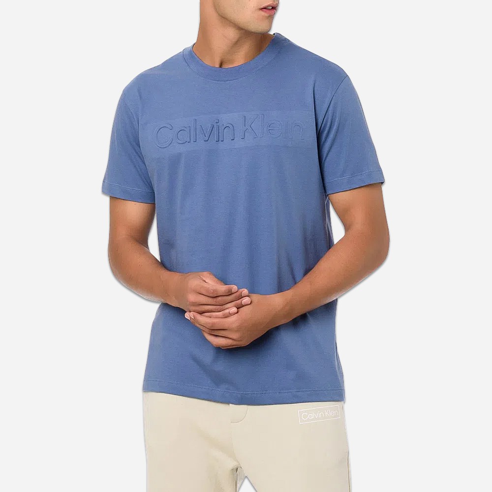 Camiseta Calvin Klein Embossing CKSM106 - Authentic Man - Vendemos Estilo  Para o Homem Moderno!