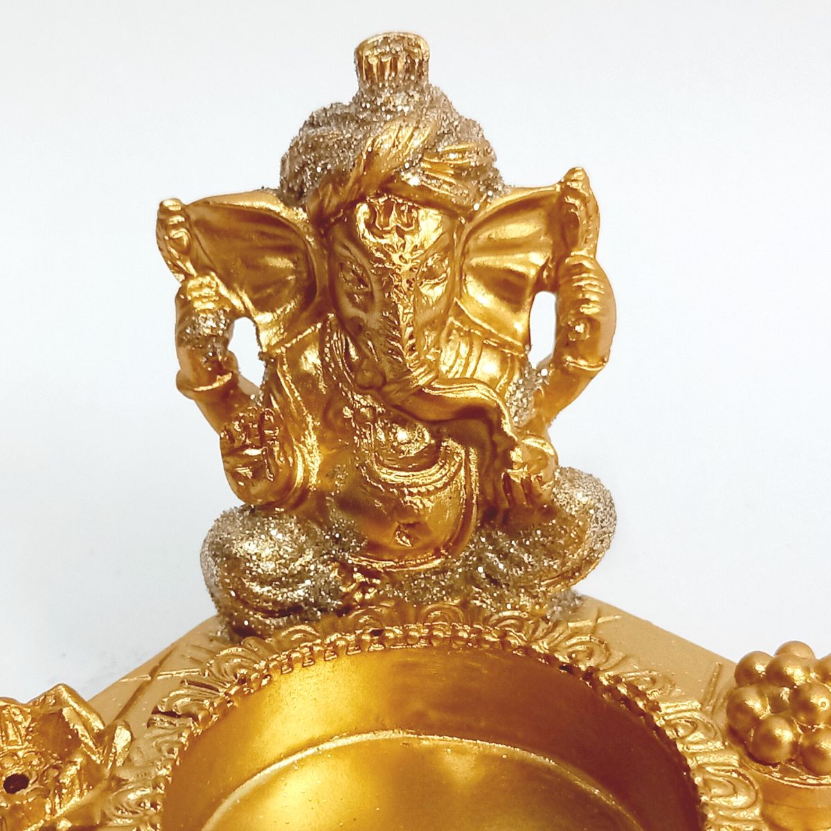 Porta Vela/Incensário em Resina Ganesha Dourado Com Brilho 8cm imagem 3