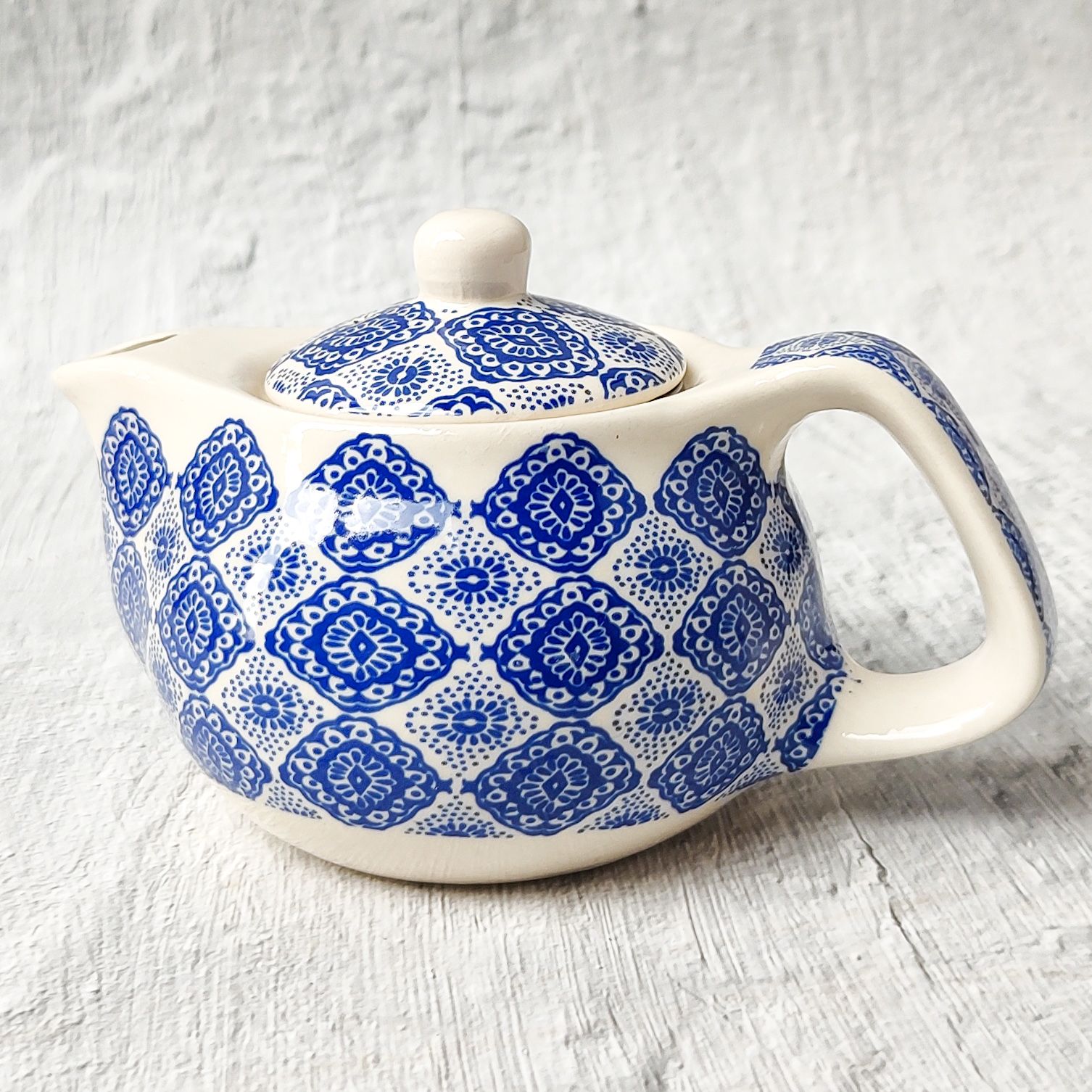 Mini Bule com Infusor para chá / Leiteira de Porcelana - 350ml - Lola  Armazém ~ Aromas ~ criações e vivências.