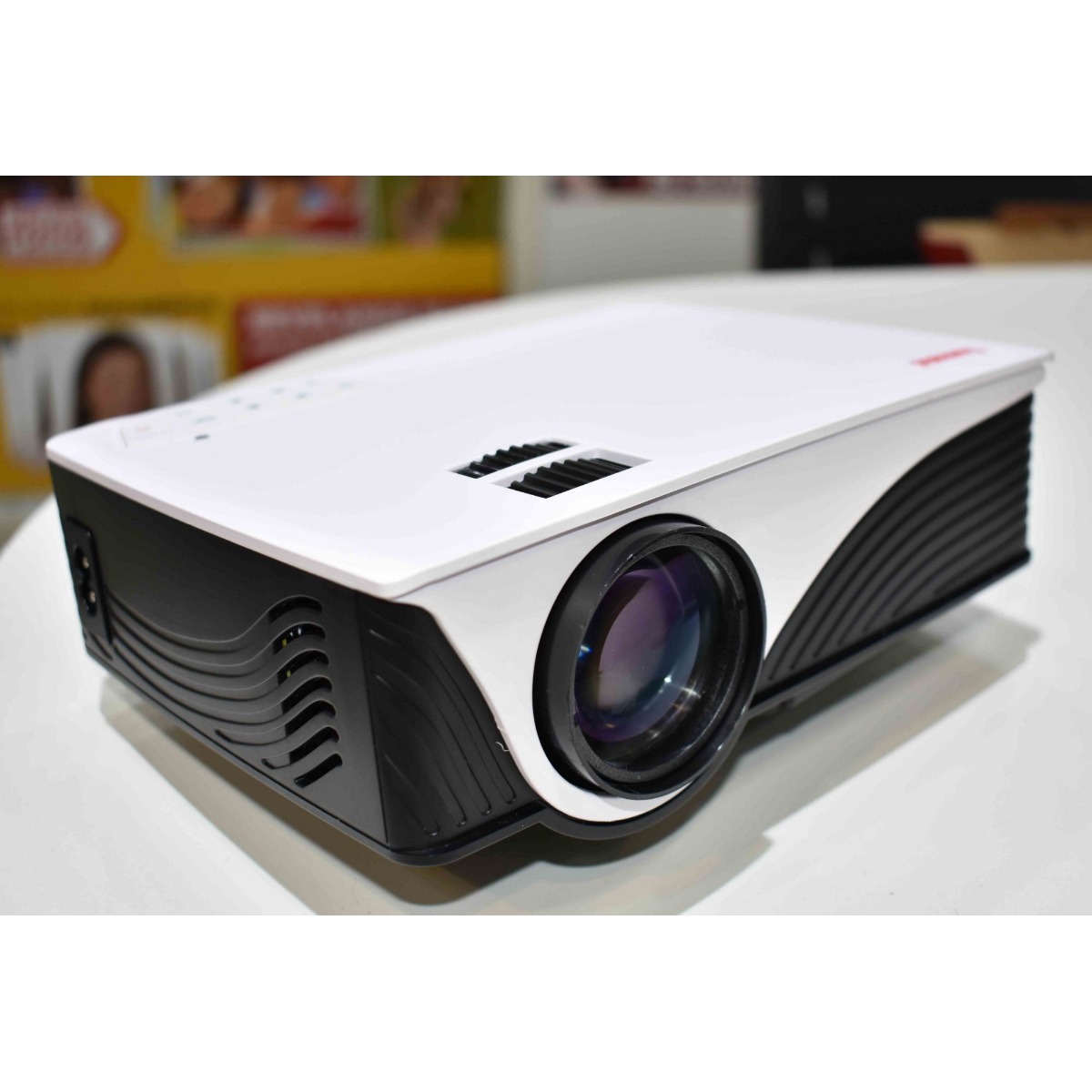 Projetor De 120 Polegadas Mini Projetor 800 Lumens Tela 120 Polegadas MPR-7008 TOMATE - IS ...