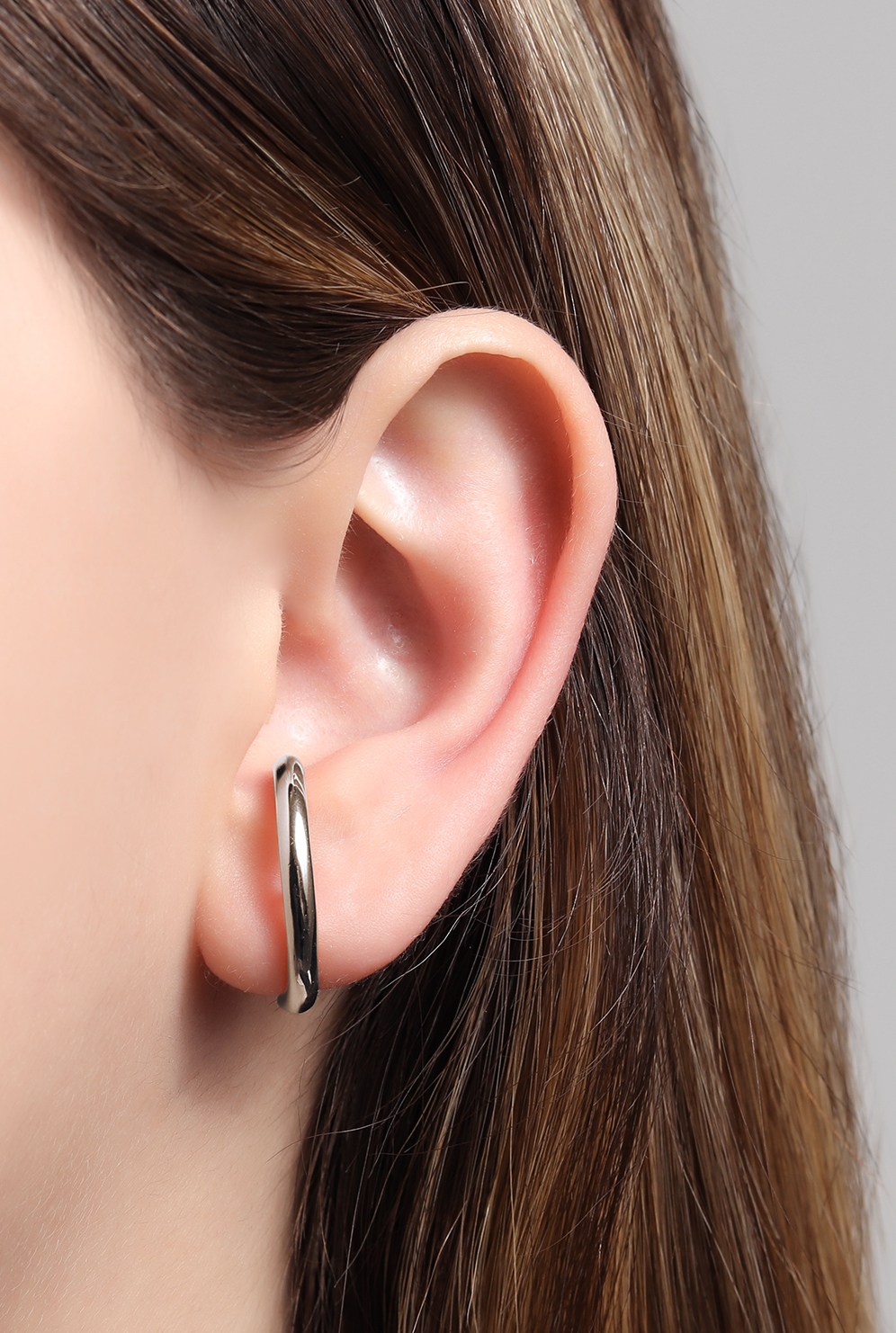 BRINCO COBRINHA EAR HOOK MINIMALISTA FOLHEADO A OURO 18K. - ARMIS  SEMIJOIAS-ACESSÓRIOS FEMININOS