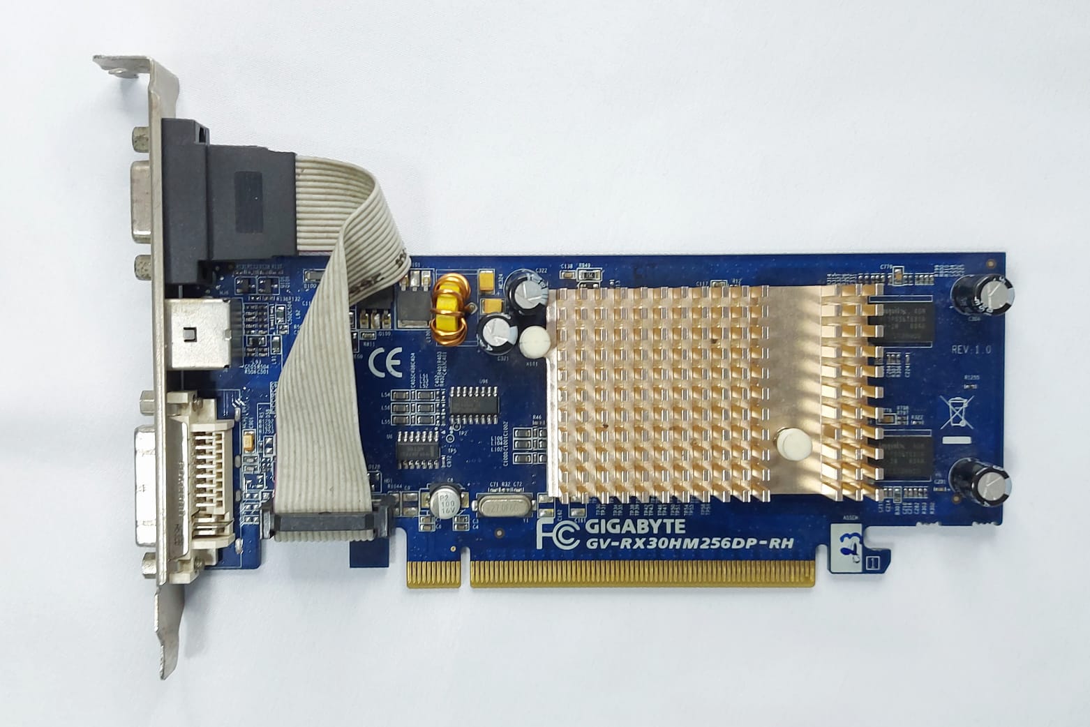 Carte graphique Gigabyte GV-RX30L256TE-FS X600 256MB VGA VIDEO - Accessoires informatique