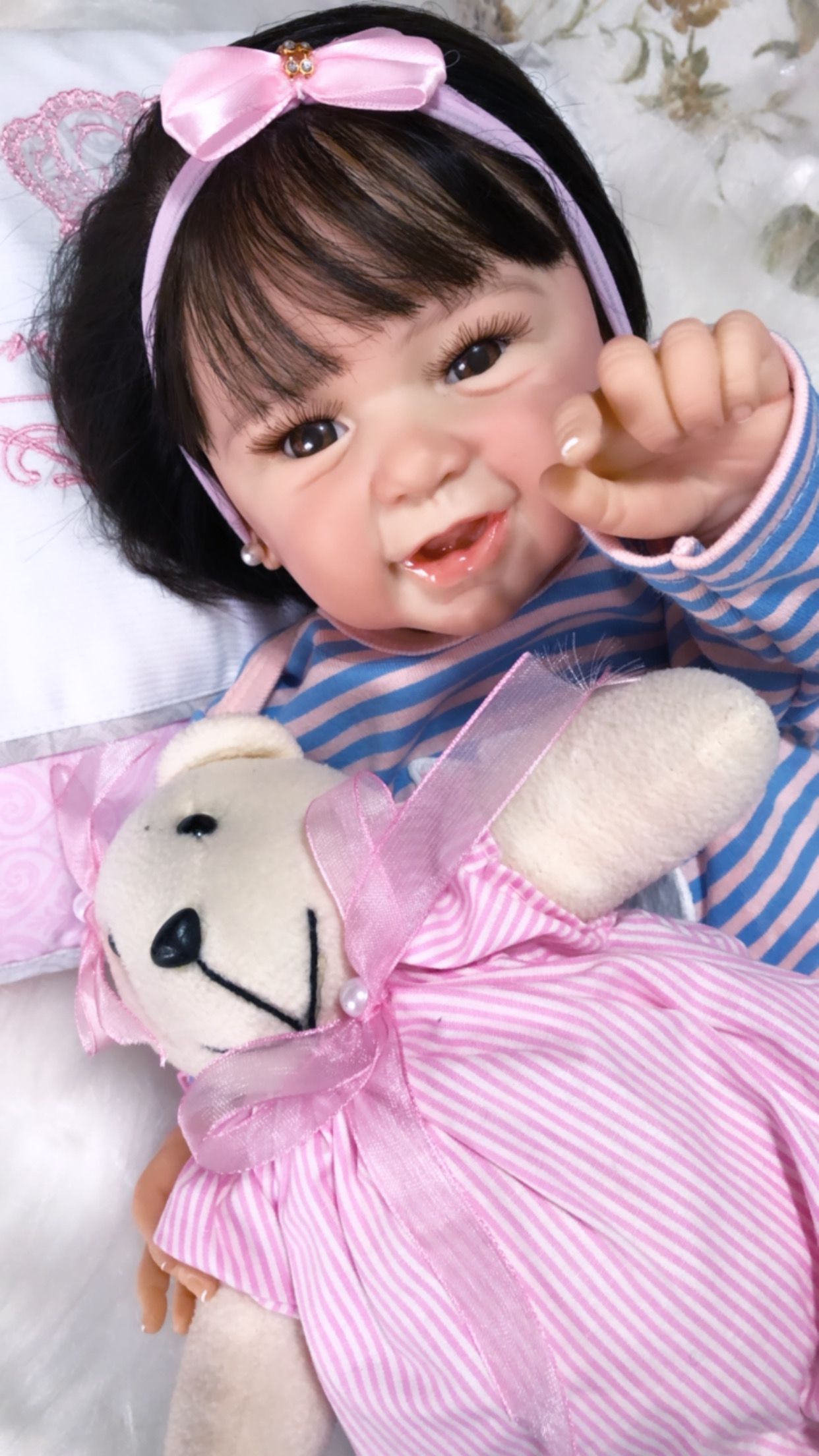 Bebê Reborn de Silicone Sólido Mama e faz xixi Hiper Realista Pode dar Banho