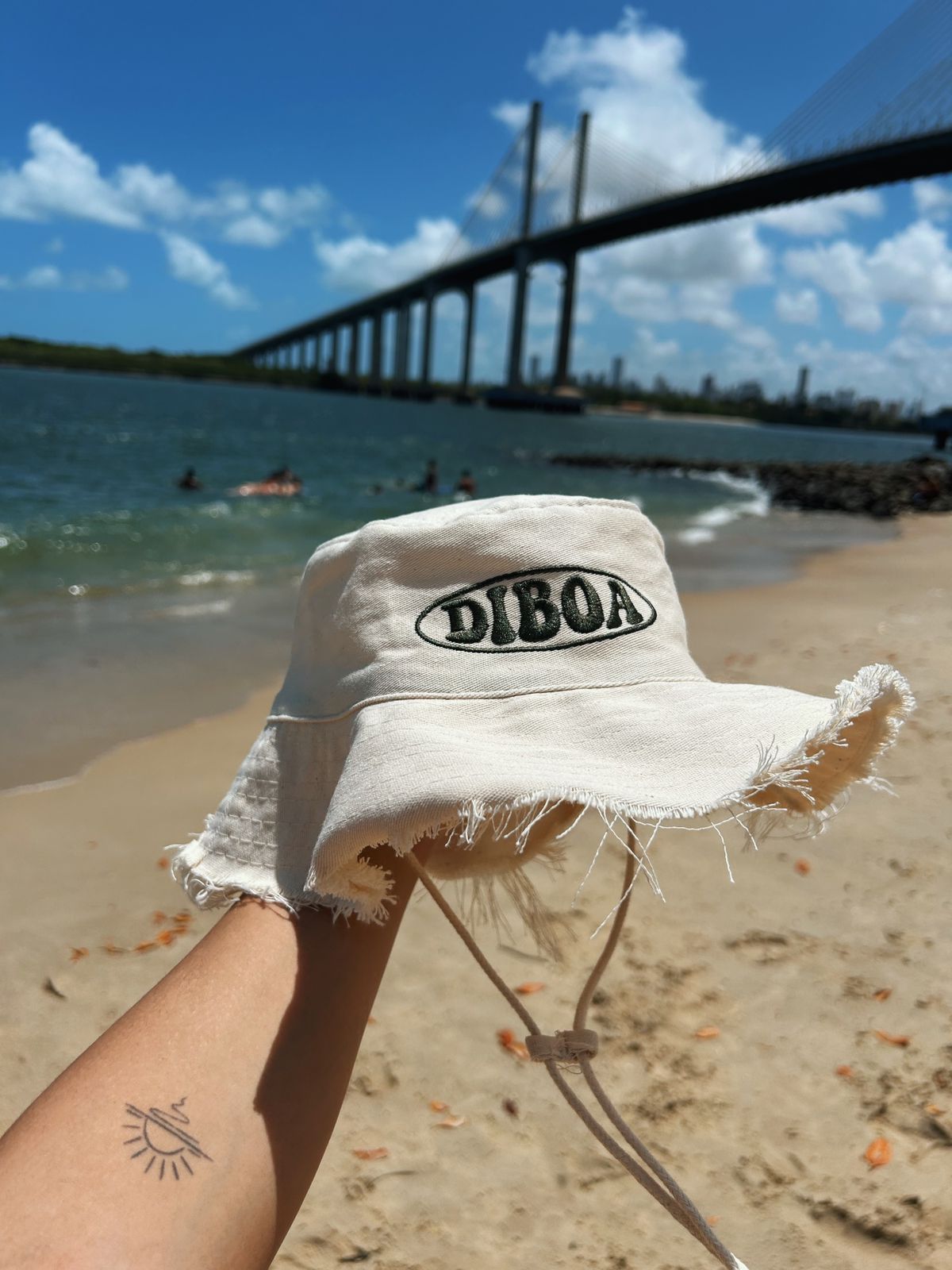 Chapéu Bucket Aventureiro com aba desfiada Cru Minimalista - USE