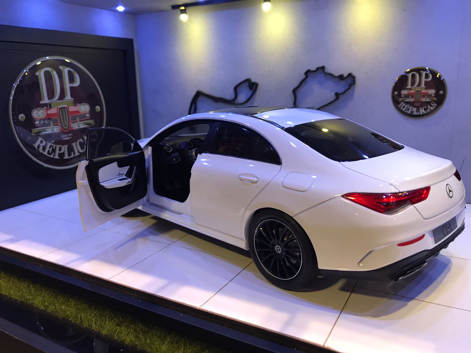 Mercedes-Benz CLA Coupé - DP Miniaturas