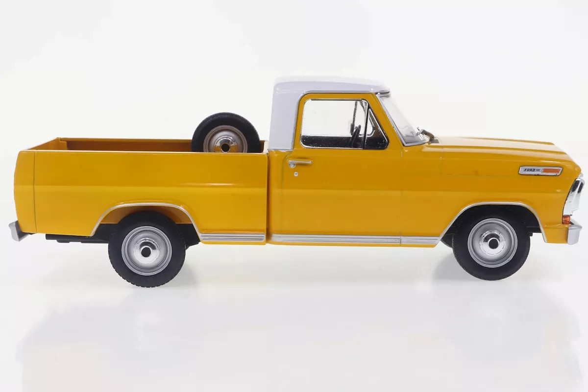 OPO 10 - Auto In Miniatura Riprodotta In Scala 1/24 Compatibile