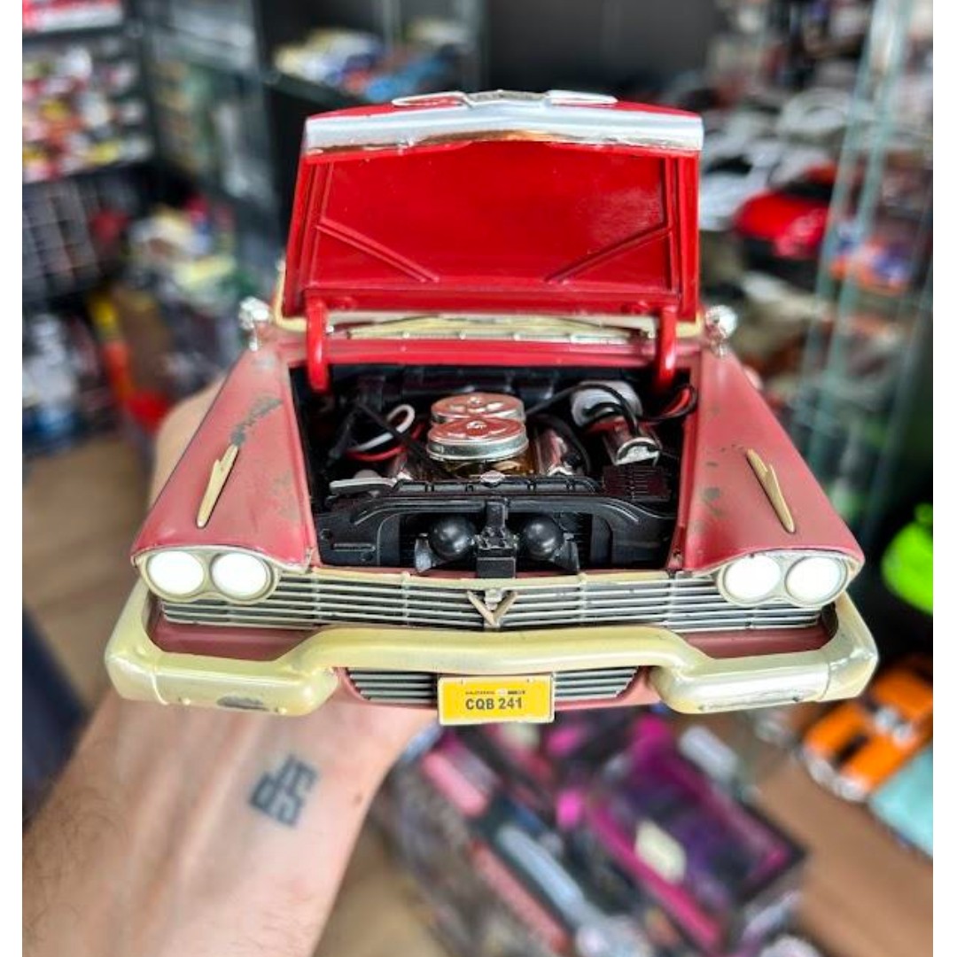 Miniatura carro Plymouth Fury Christine 1/18 com luzes - Auto