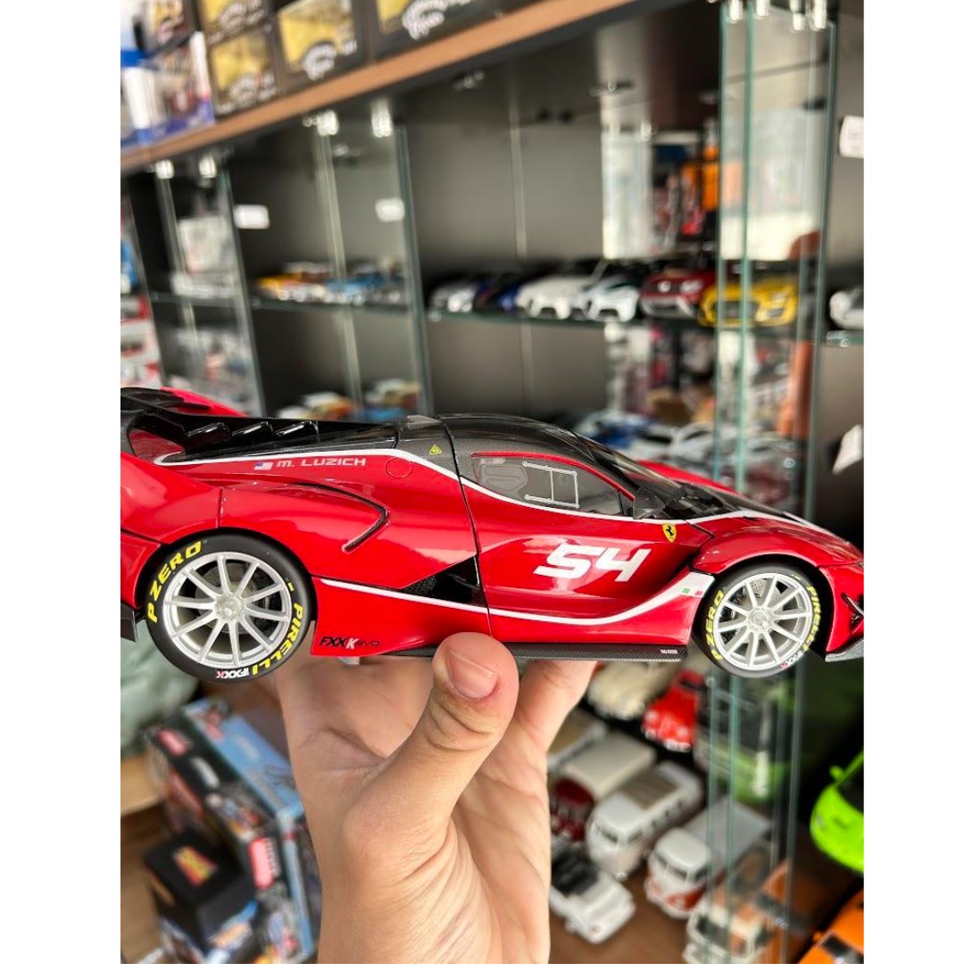 Miniatura Carro 1/18 Ferrari Fxxk Evo Burago Signature