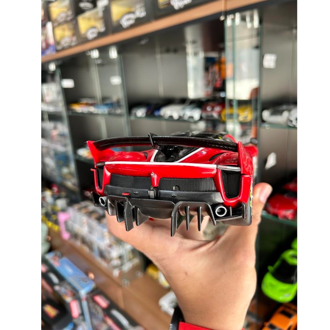 Miniatura Carro 1/18 Ferrari Fxxk Evo Burago Signature