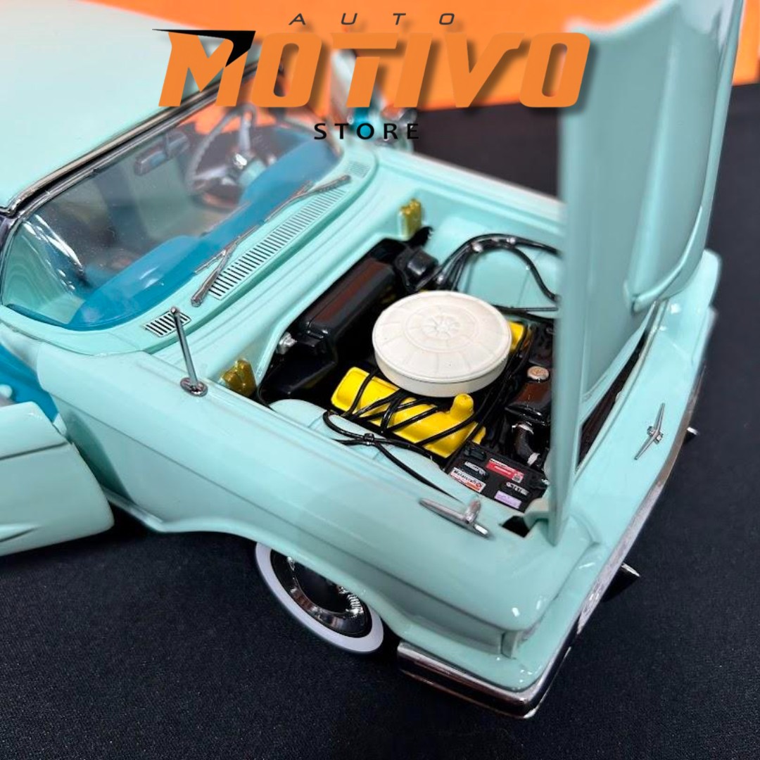 Miniatura Carro Ford Thunderbird Hard Top 1960 1/18 Sun Star