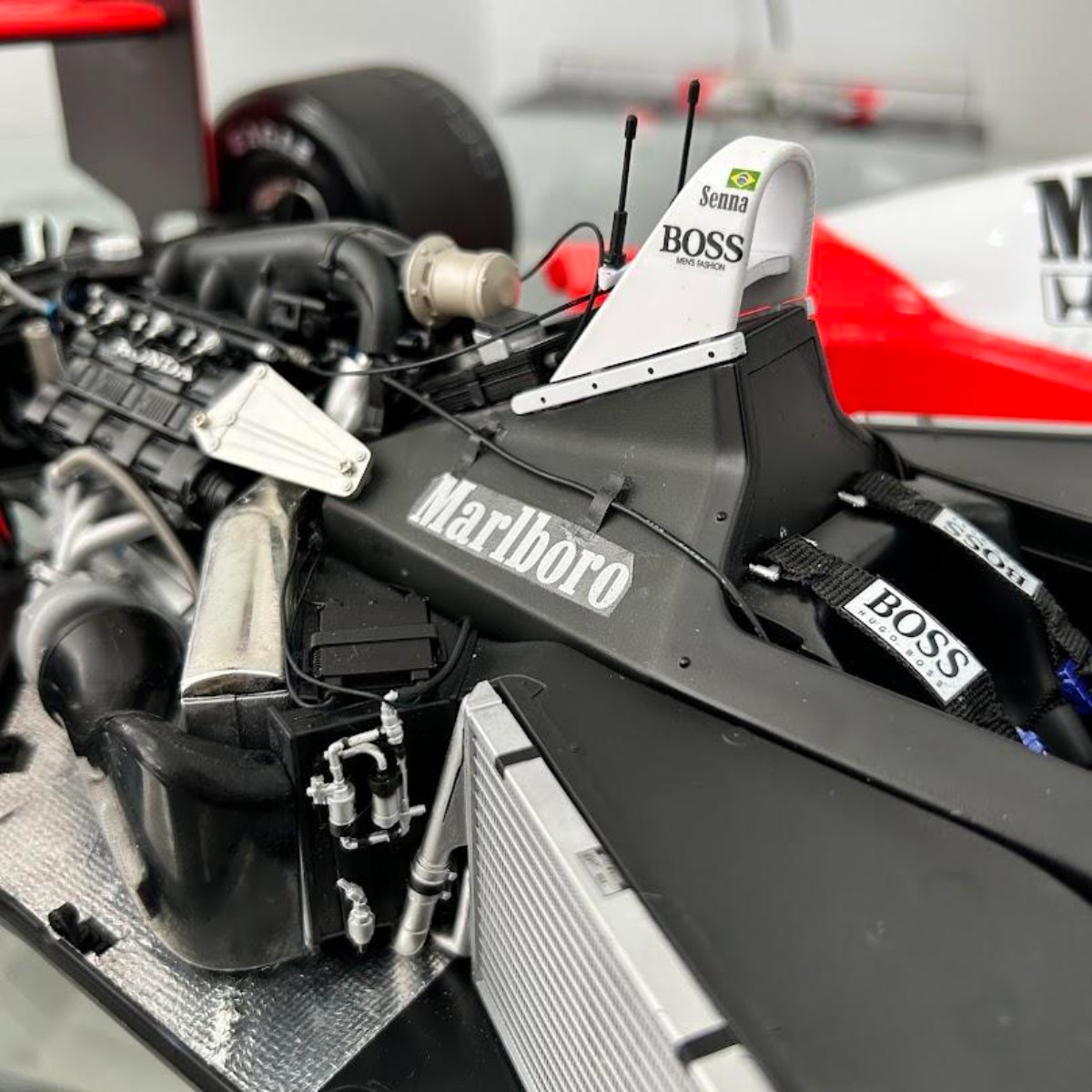 Miniatura Formula 1 Ayrton Senna McLaren MP4/4 1988 - 1/8