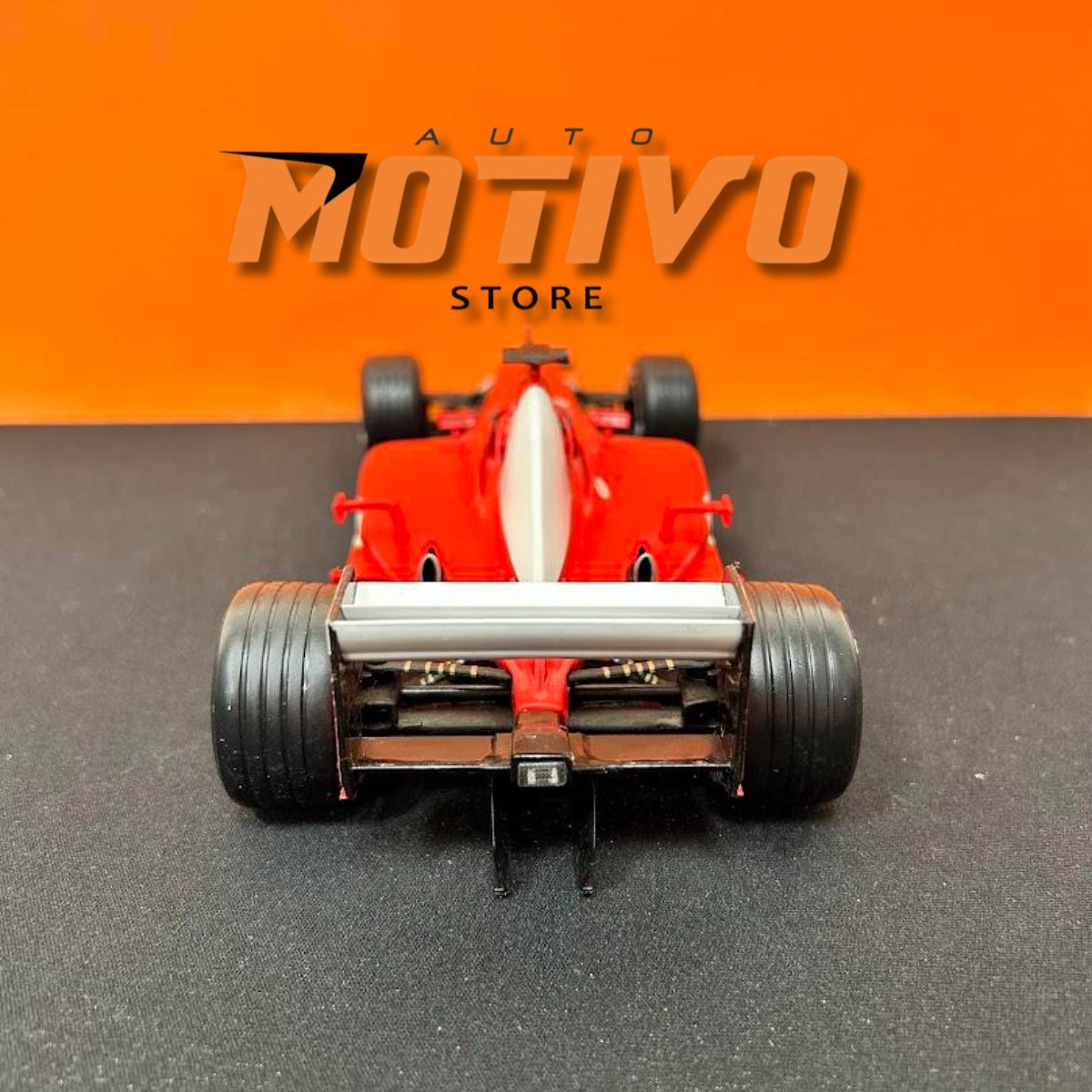 Miniatura Formula 1 Ferrari F-2002 Michael Schumacher 1/18
