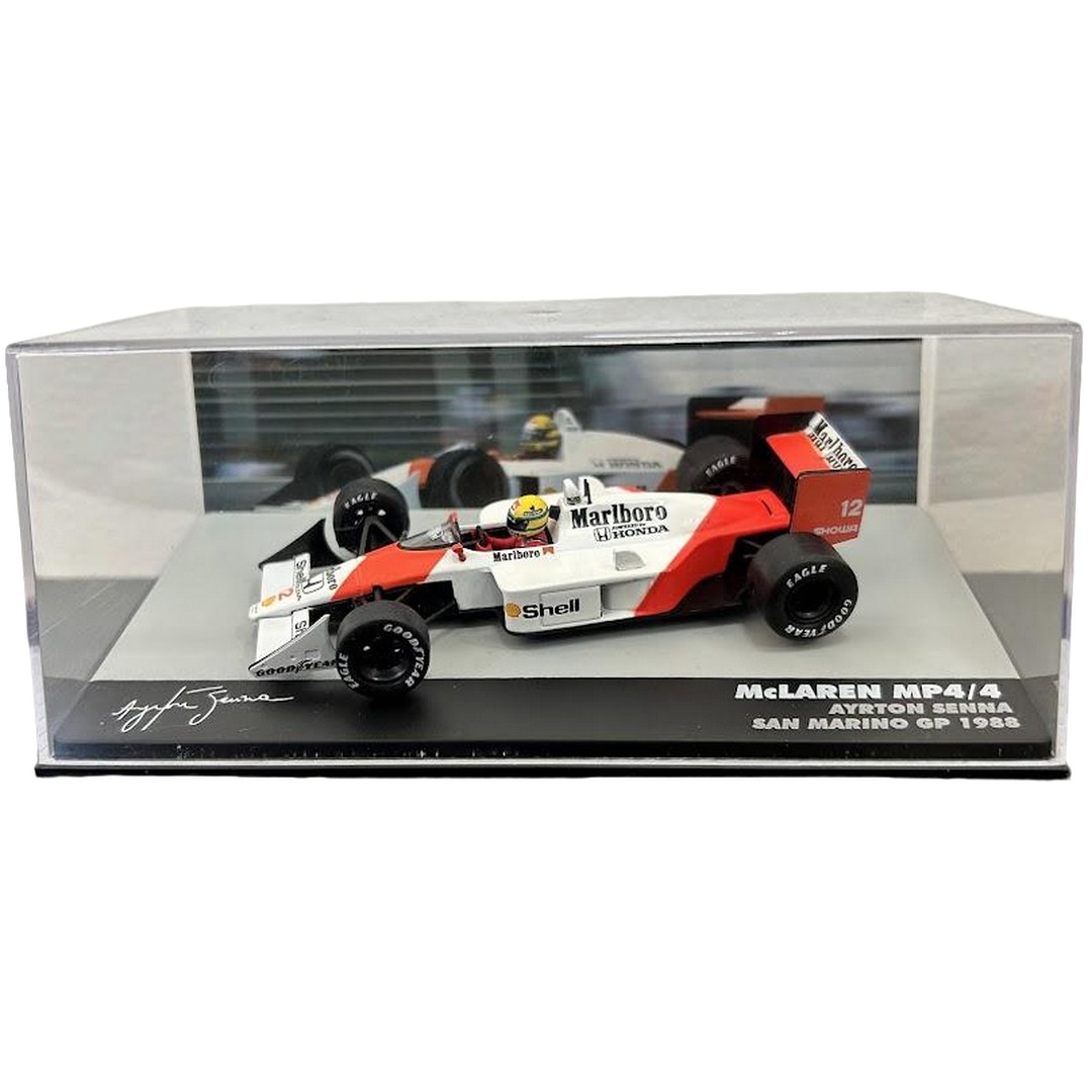 Miniatura Formula 1 Ayrton Senna Mclaren MP4/4 - 1/43 - AutoMOTIVO