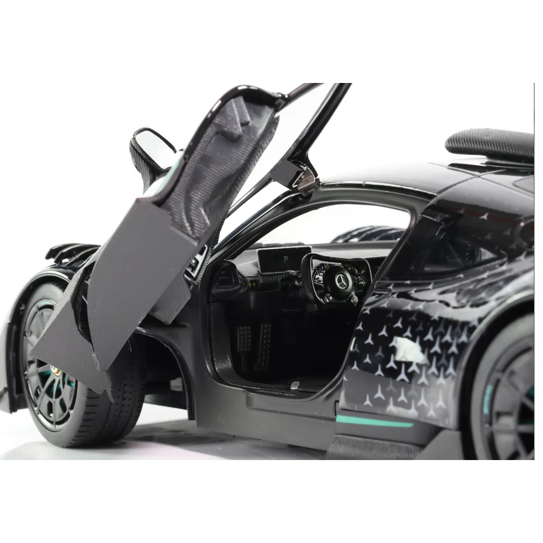 Miniatura Mercedes AMG ONE 1/18 Luz e Som + ACRÍLICO - AutoMOTIVO