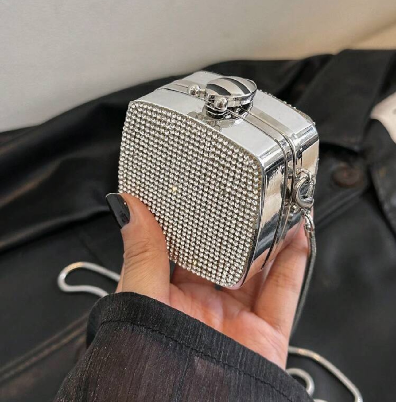 Bag micro pp MIKA micro quadrada prateada com strass - Zab Acessorios