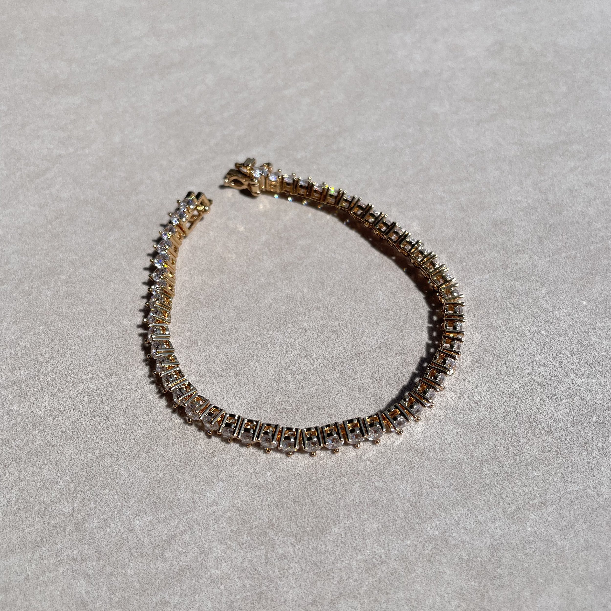 アクセサリー rirarira Pulseira Riviera 3 Garras Cristal Banhado a Ouro - 3mm - Leonia