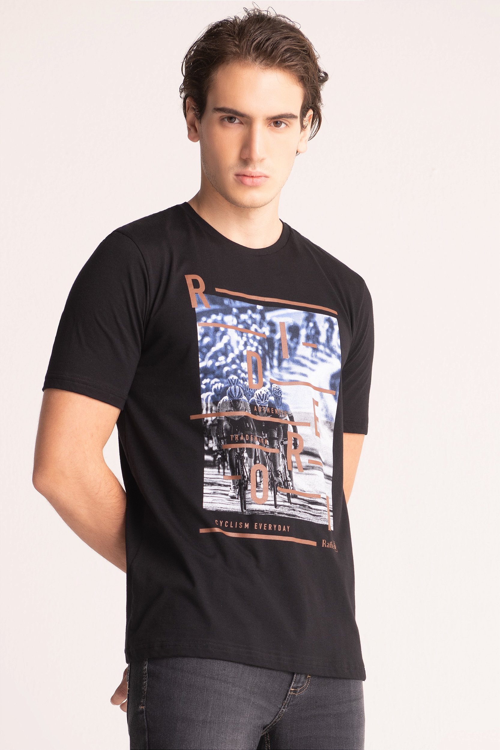 T-SHIRT LISA SEM ESTAMPA - PRETO