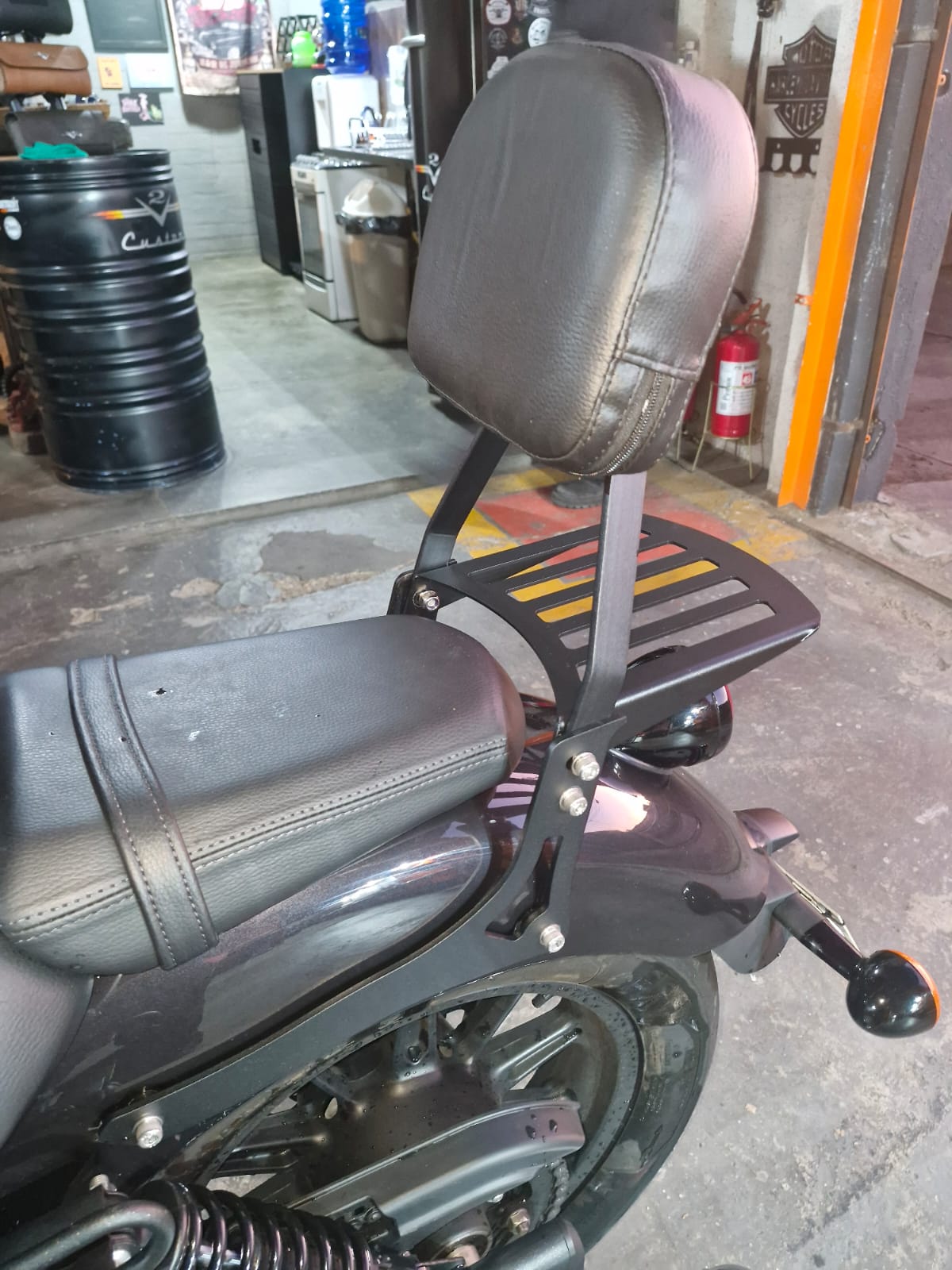 Fixobar Sissy bar Fixo Royal Enfield Super Meteor 650 2024 em diante - V2 Custom