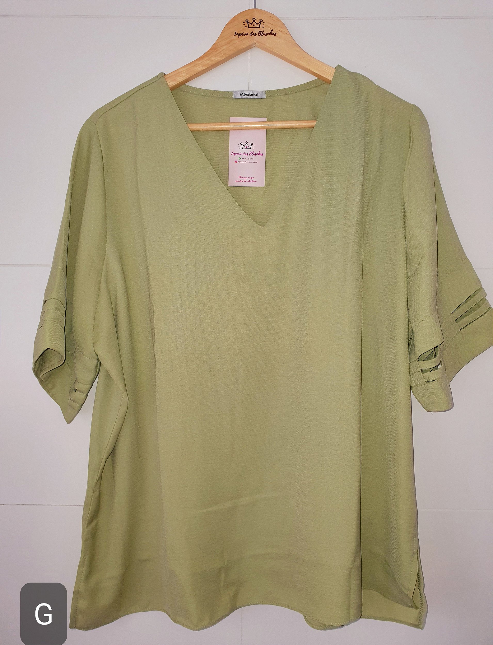 Blusa em Crepe com Recorte no Decote V