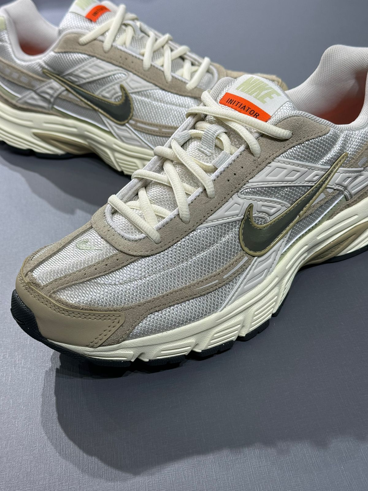 Tênis Nike Initiator Caqui e Bege HJ7683-072 - Granfino Store