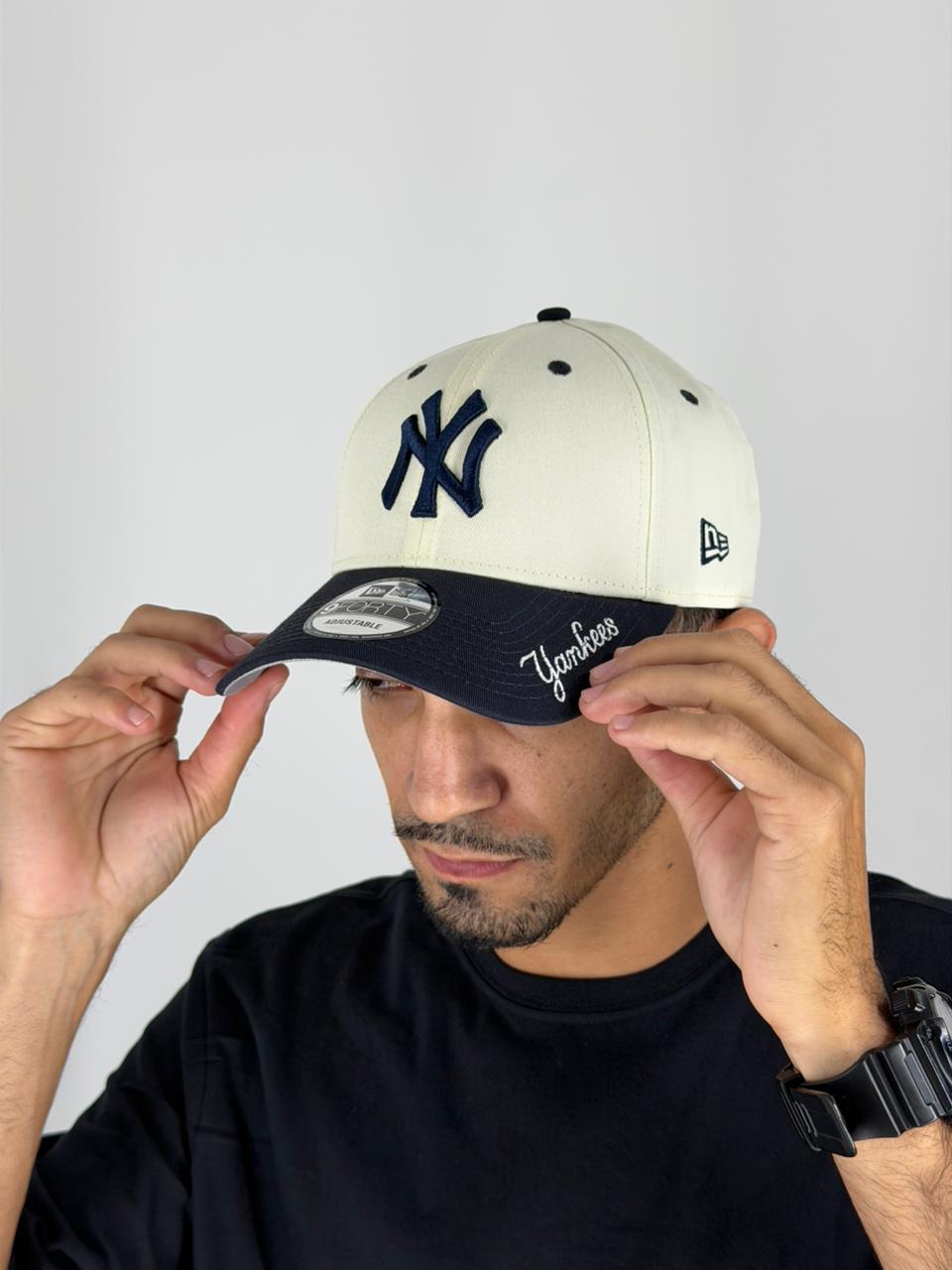 Boné New Era NY Yankees Off White e Azul Marinho MBI25BON096