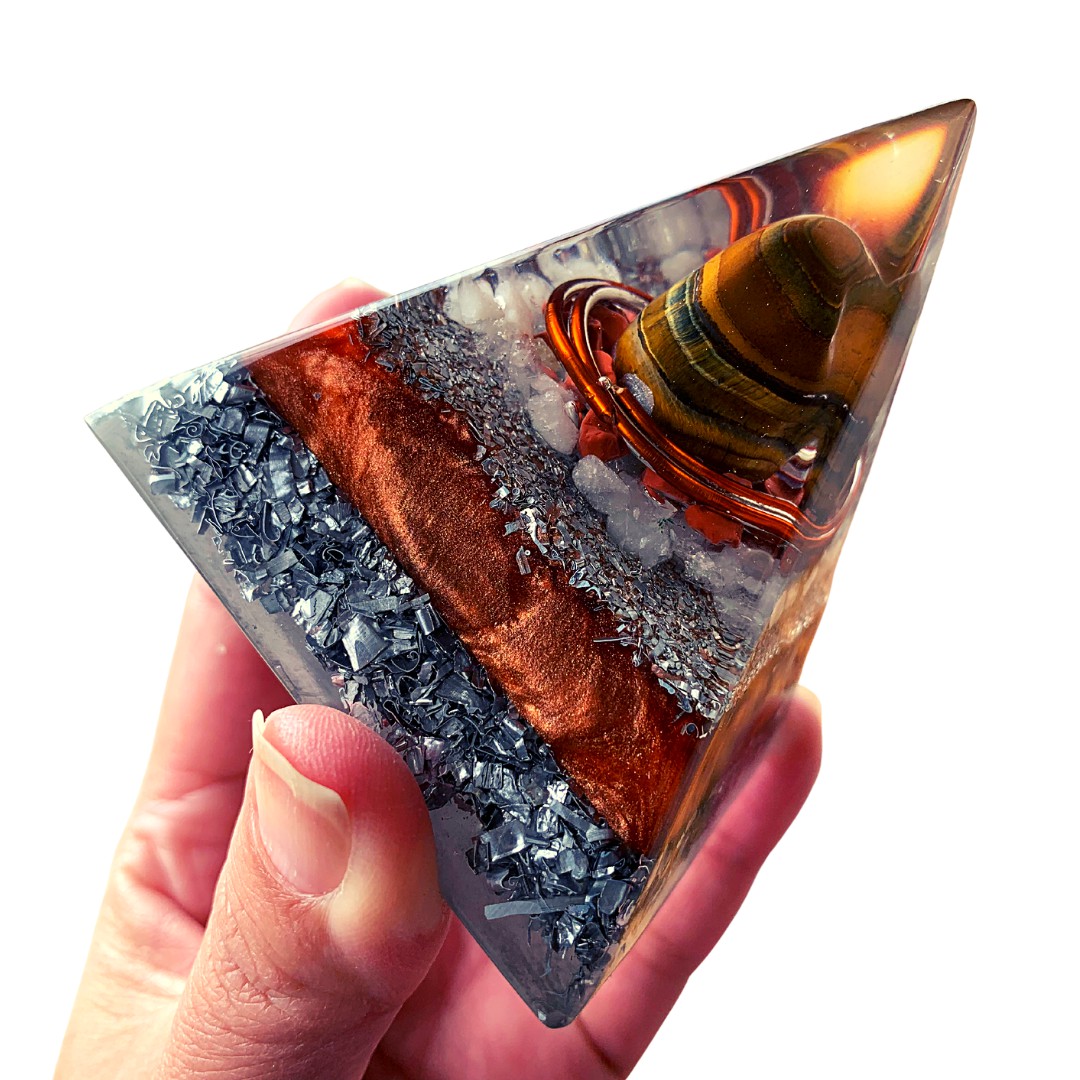 Pirâmide Orgonite 4 elementos 6 cm Terra, Fogo, Ar e Água + Brinde