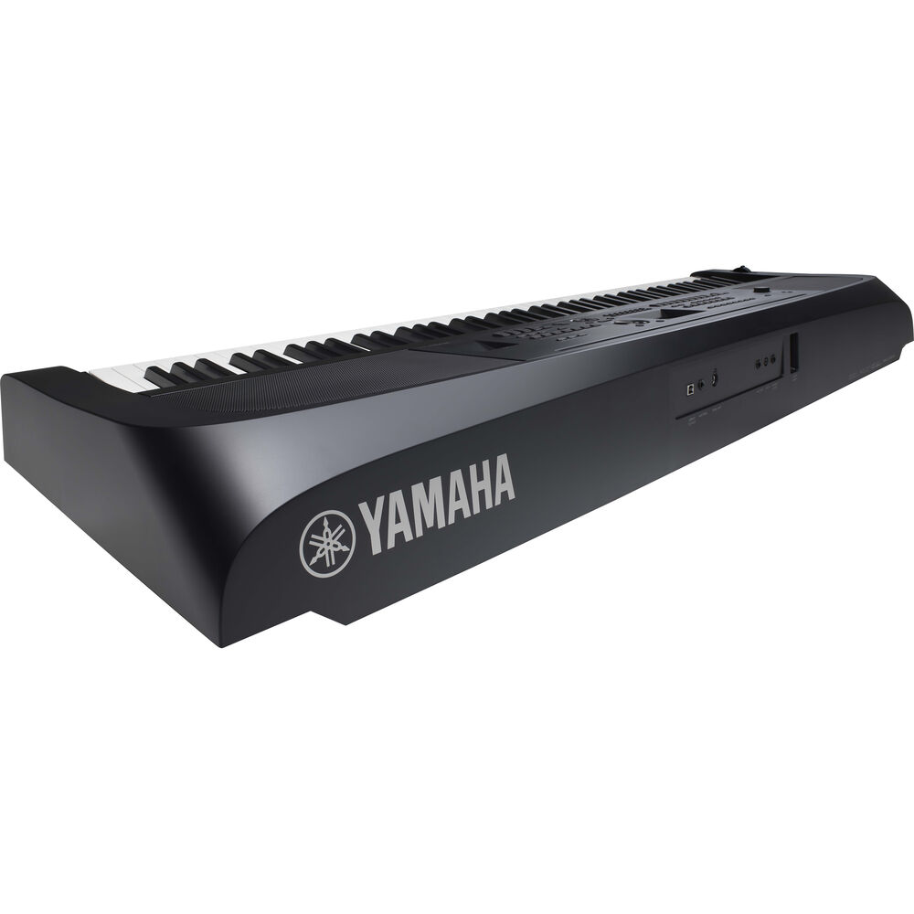 Piano Digital Portátil Yamaha DGX670 Preto 88 Teclas com altofalante