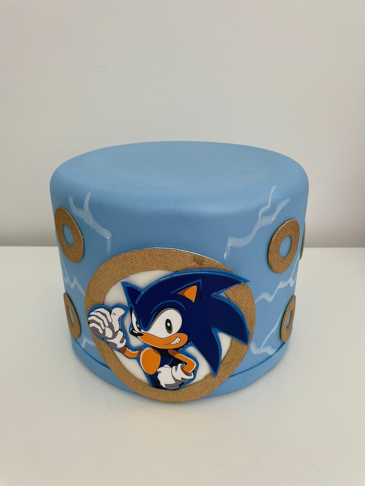 Artes de Monizinha - Bolo Fake Sonic 💙 . Hoje falamos de jogos