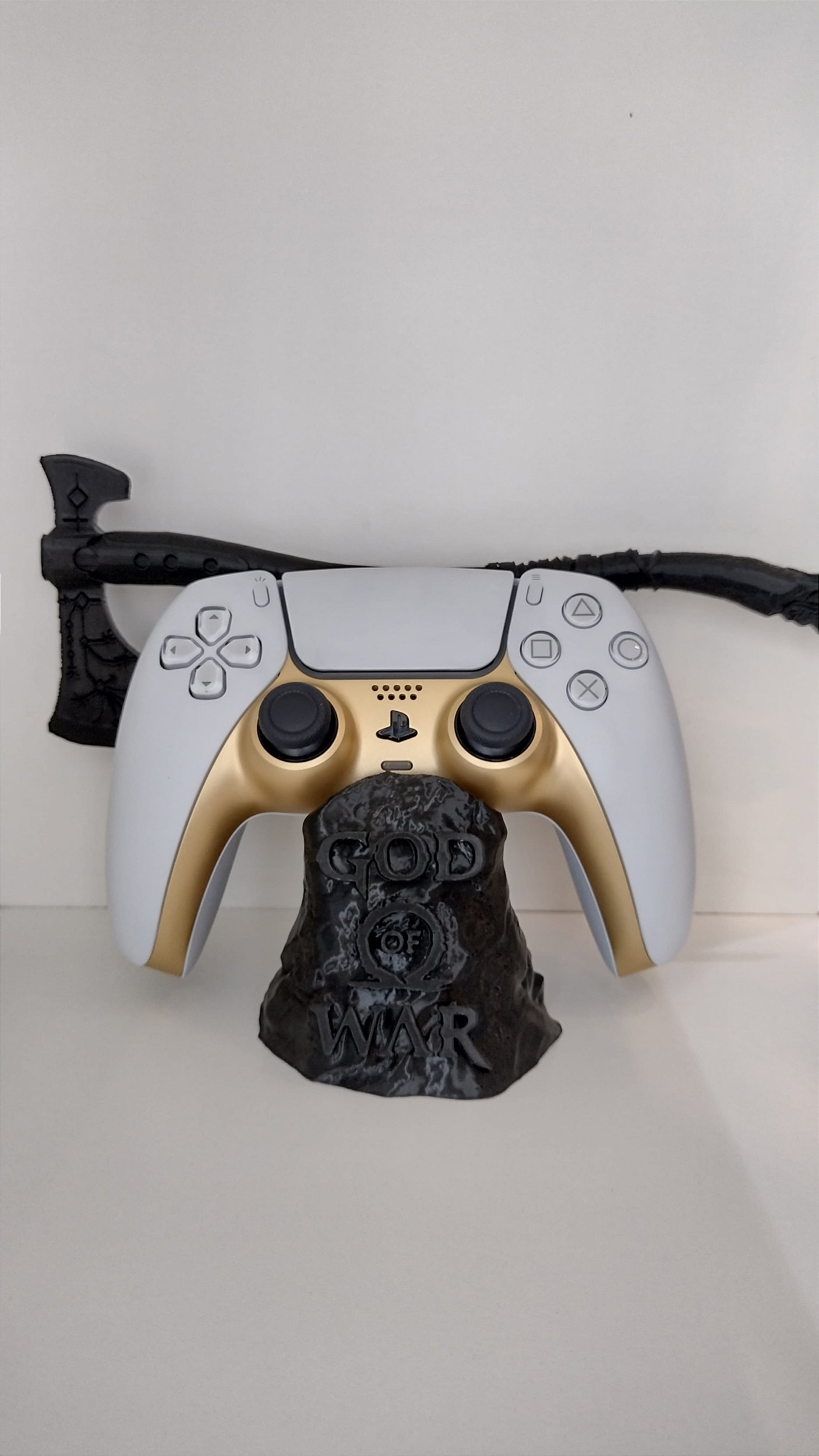 Suporte para Controles de PS4 e PS5 - Personalizado God of War Cinza