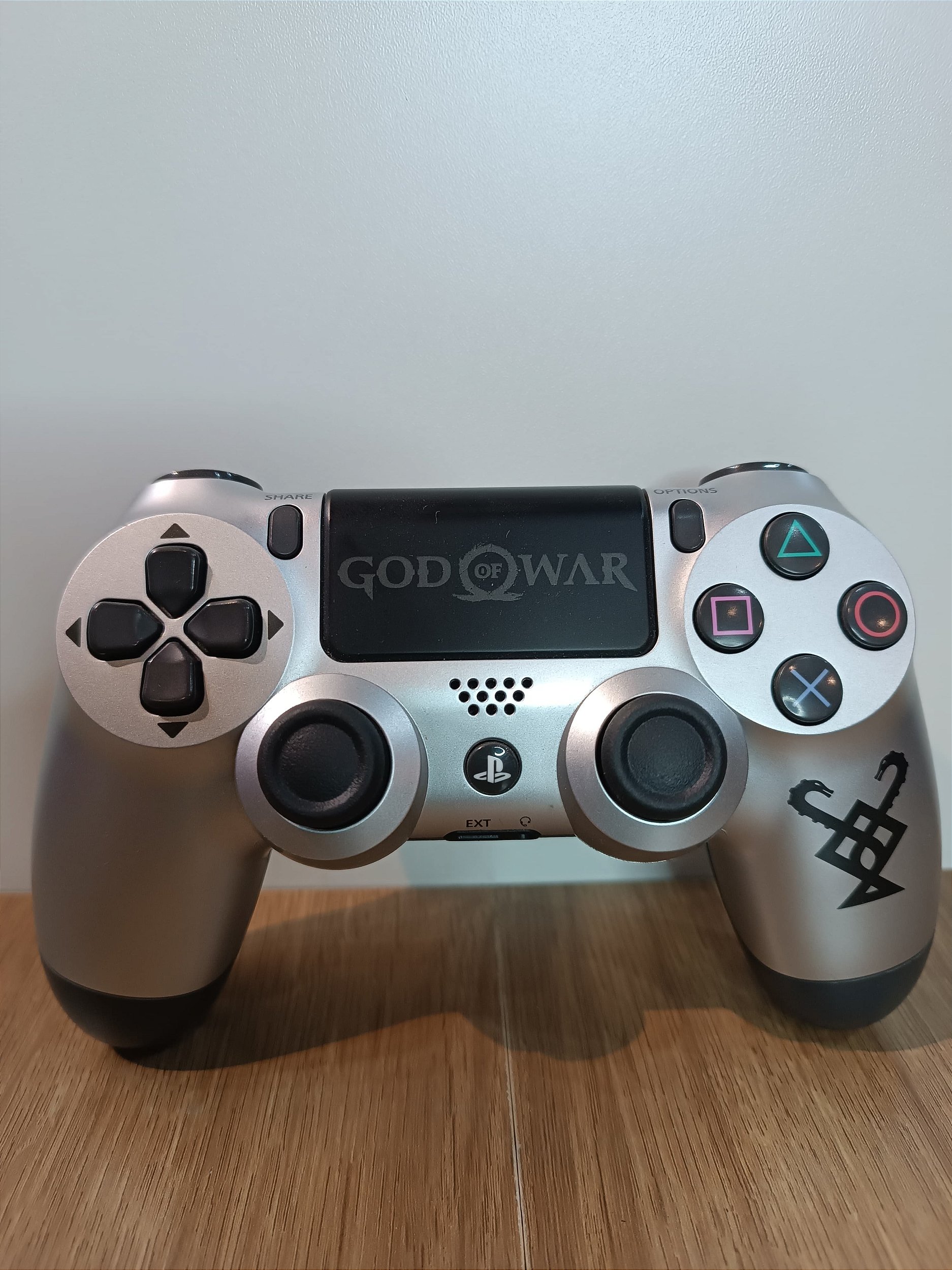 CONSOLE PS4 PLAYSTATION 4 PRO 1TB GOD OF WAR EDITION - SEMINOVO