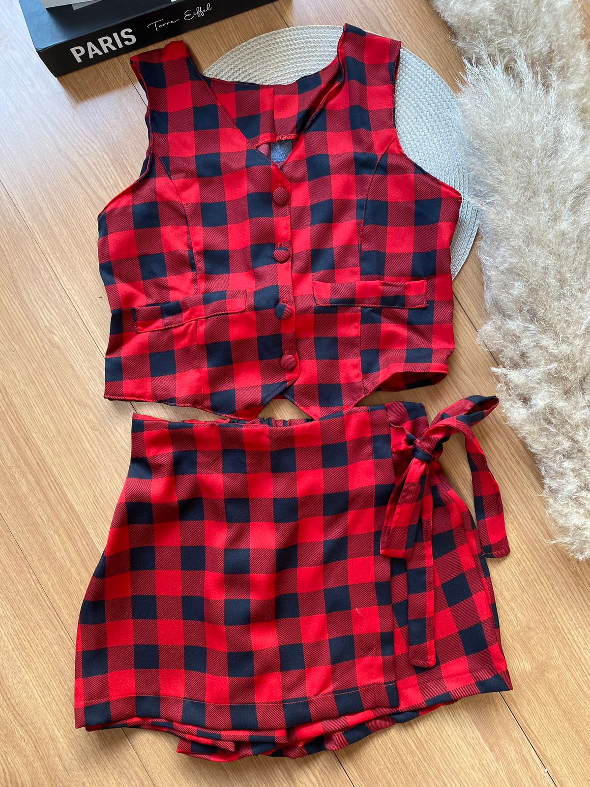 Conjunto Saia Camisa e Colete de Lã Xadrez