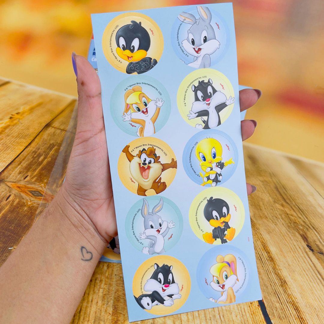 30 ADESIVO REDONDO LOONEY TUNES REGINA - Chocobraz Embalagens
