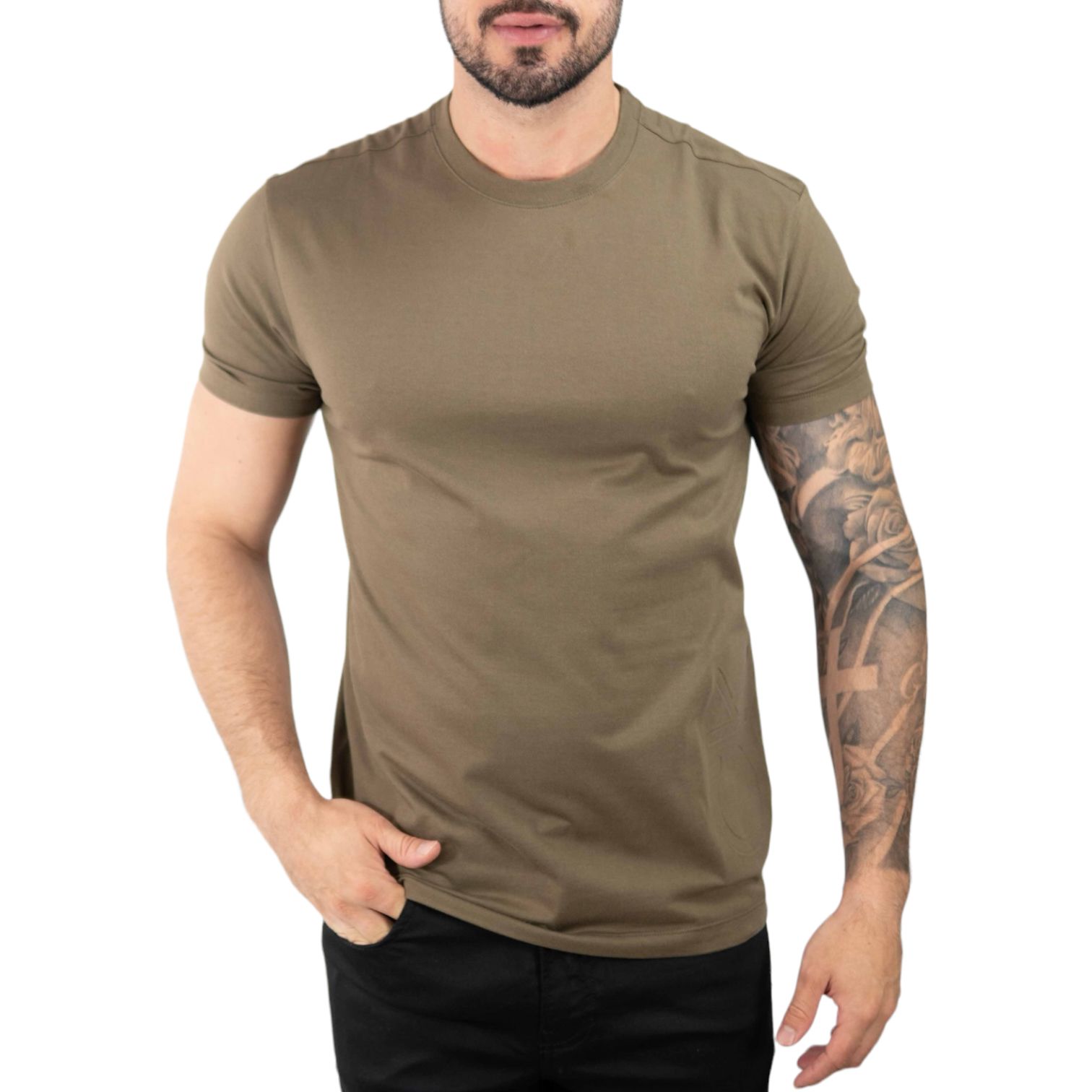 Camiseta masculina Calvin Klein listra verde militar - Preta - Camisetas -  Masculino